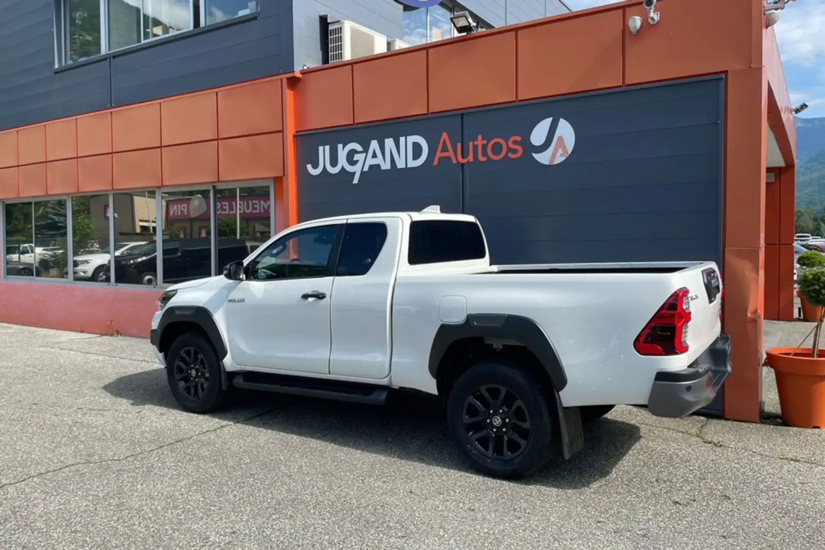 Toyota Hilux X-TRA D-4D 204 BVA INVINCIBLE Blanc - 2