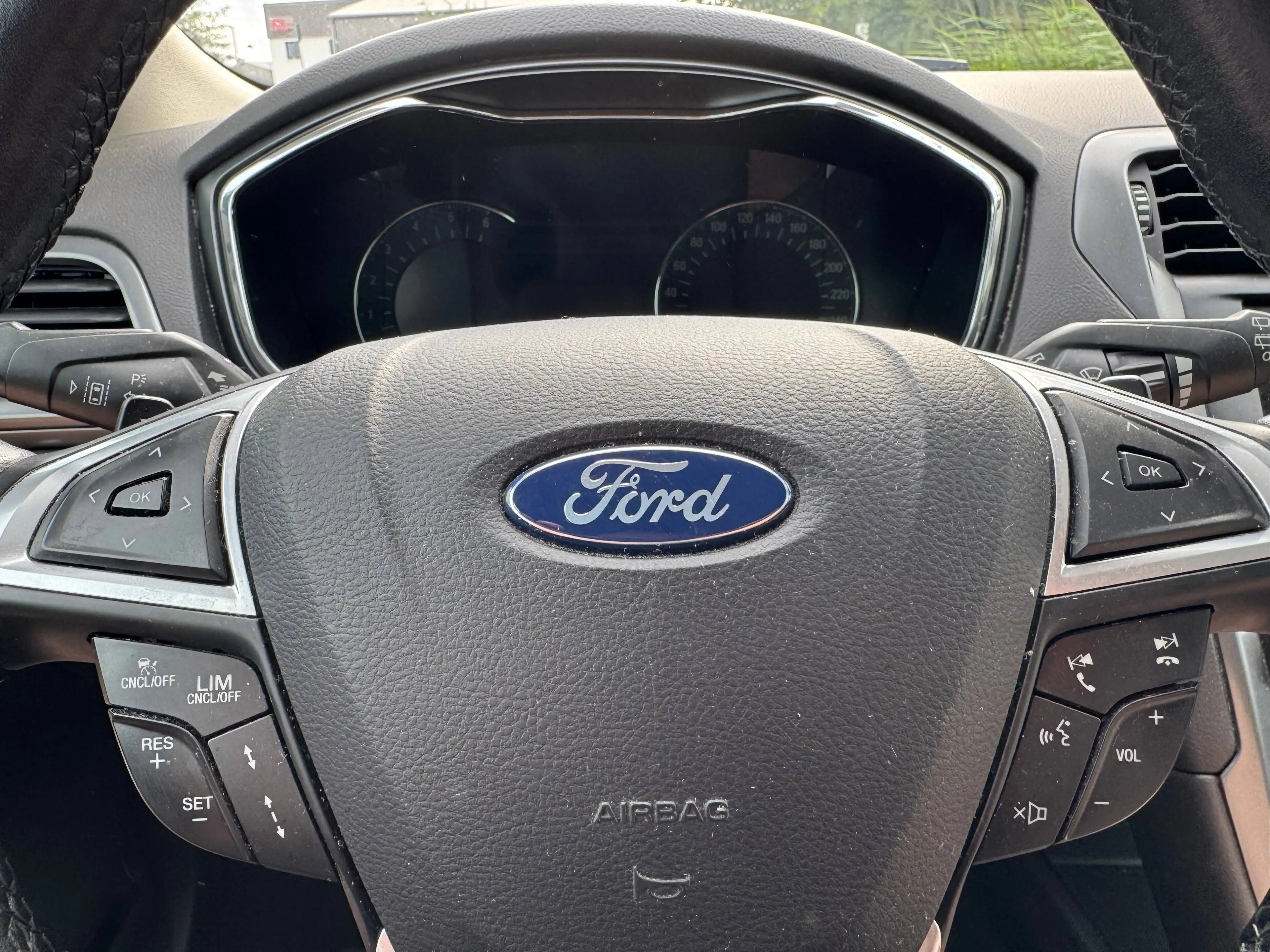 Ford Mondeo Titanium — photo 11