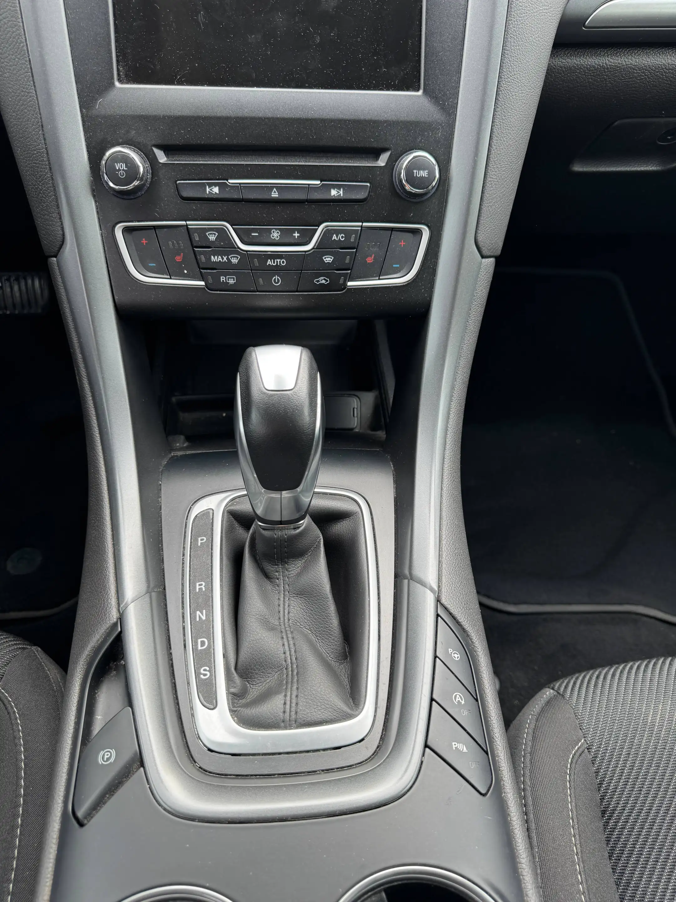 Ford Mondeo Titanium — photo 9