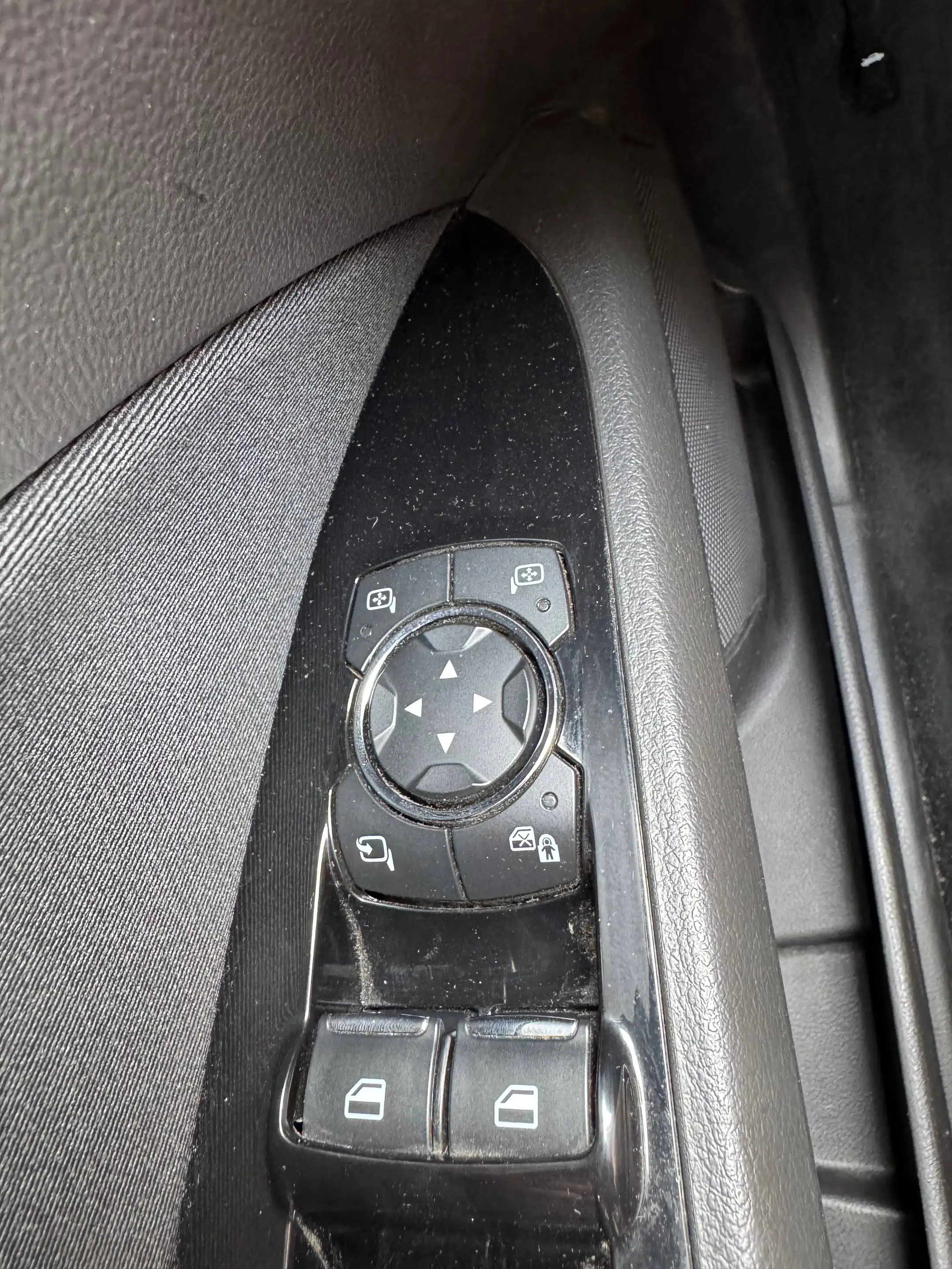 Ford Mondeo Titanium — photo 12