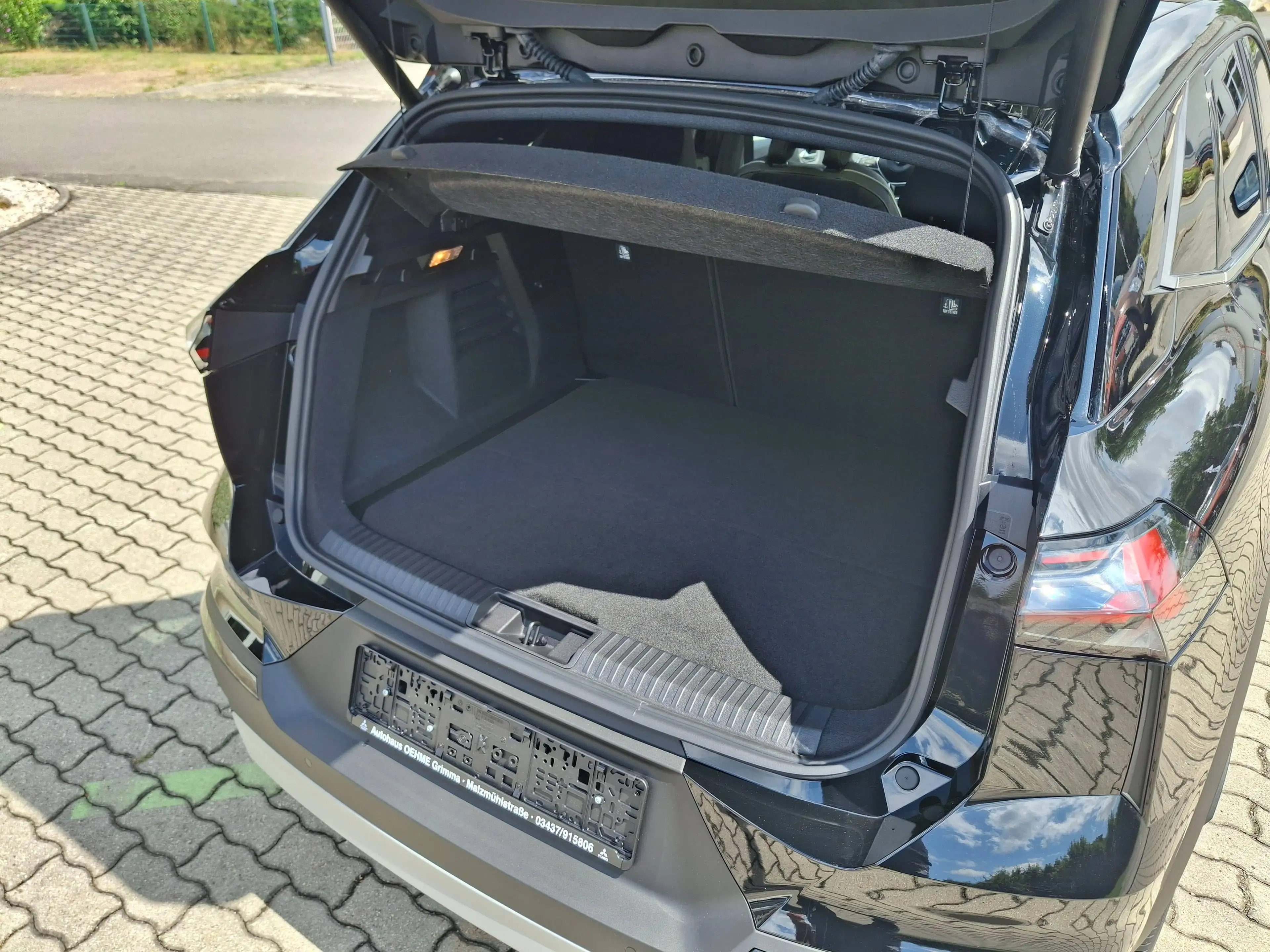 Mitsubishi Grandis 1,8 Hybrid Top — photo 12