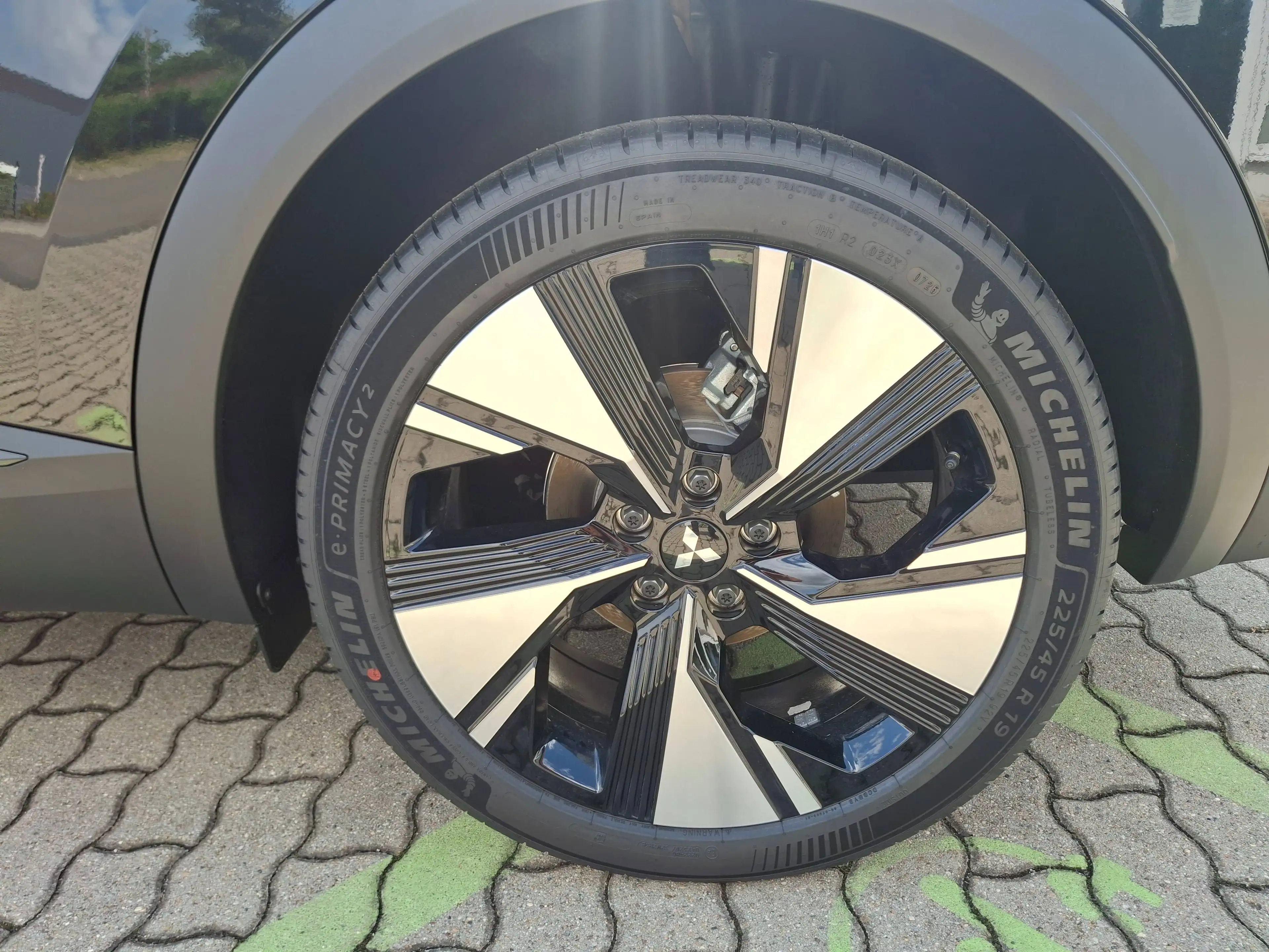 Mitsubishi Grandis 1,8 Hybrid Top — photo 6