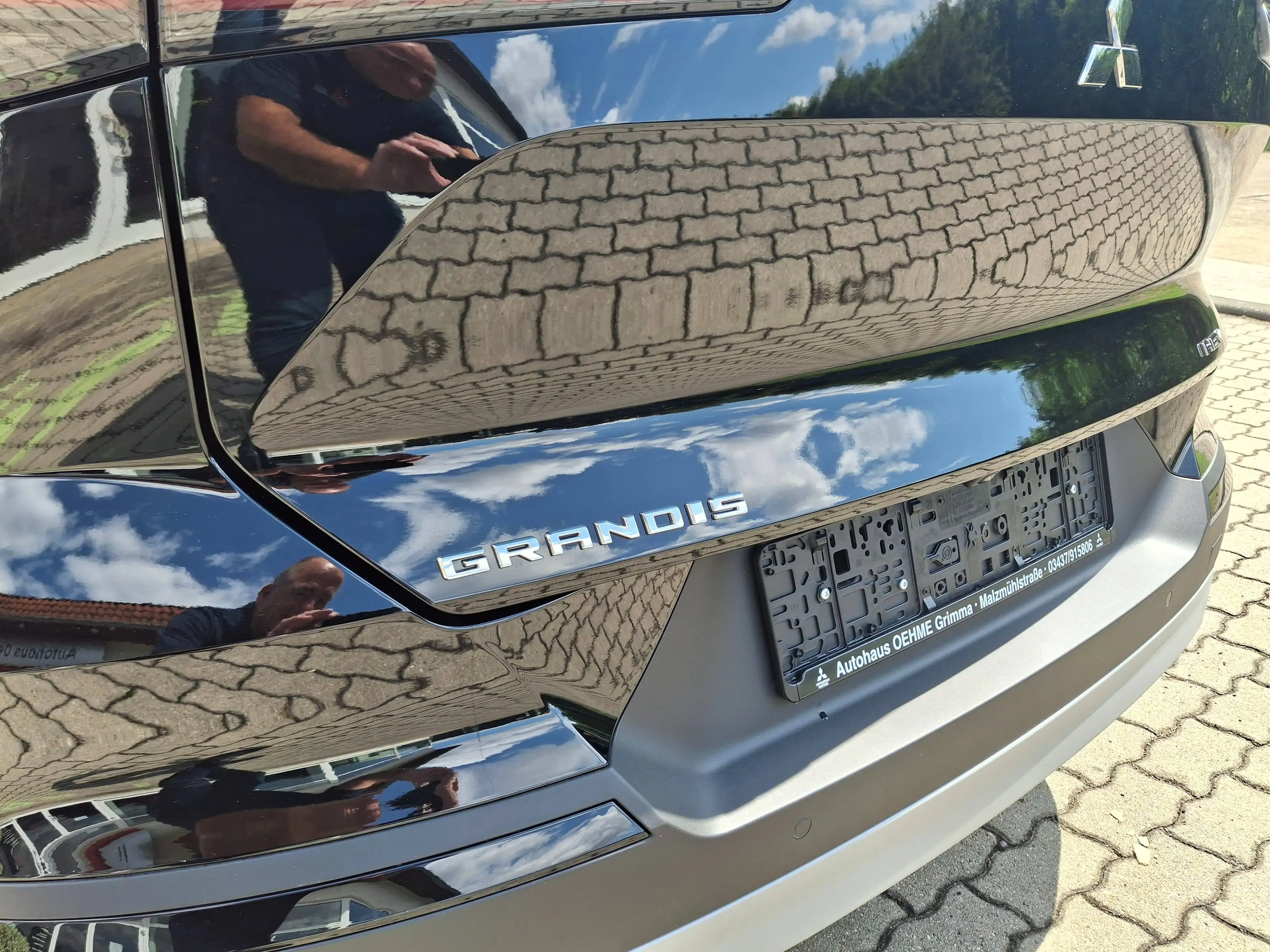 Mitsubishi Grandis 1,8 Hybrid Top — photo 5