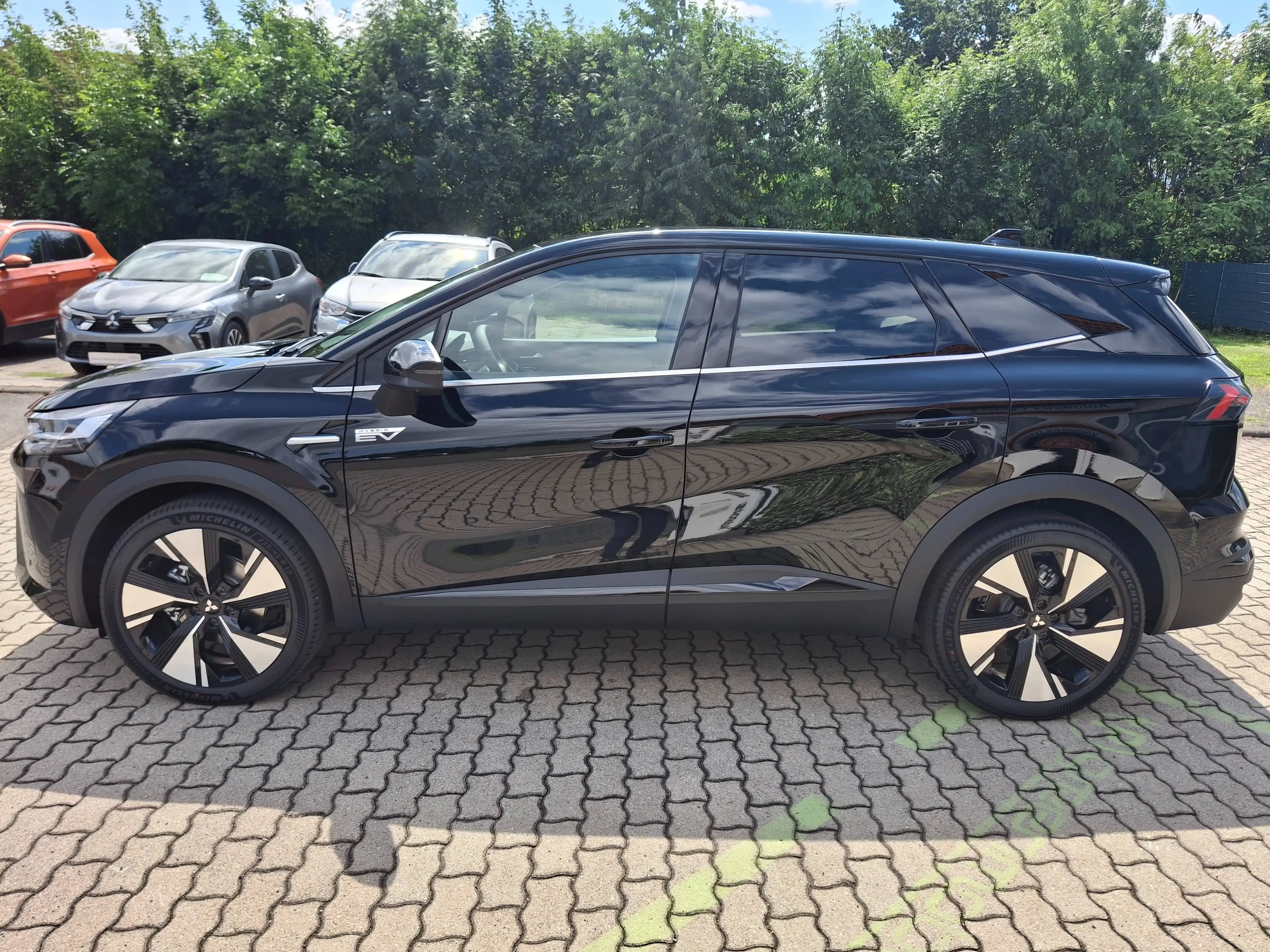 Mitsubishi Grandis 1,8 Hybrid Top — photo 4