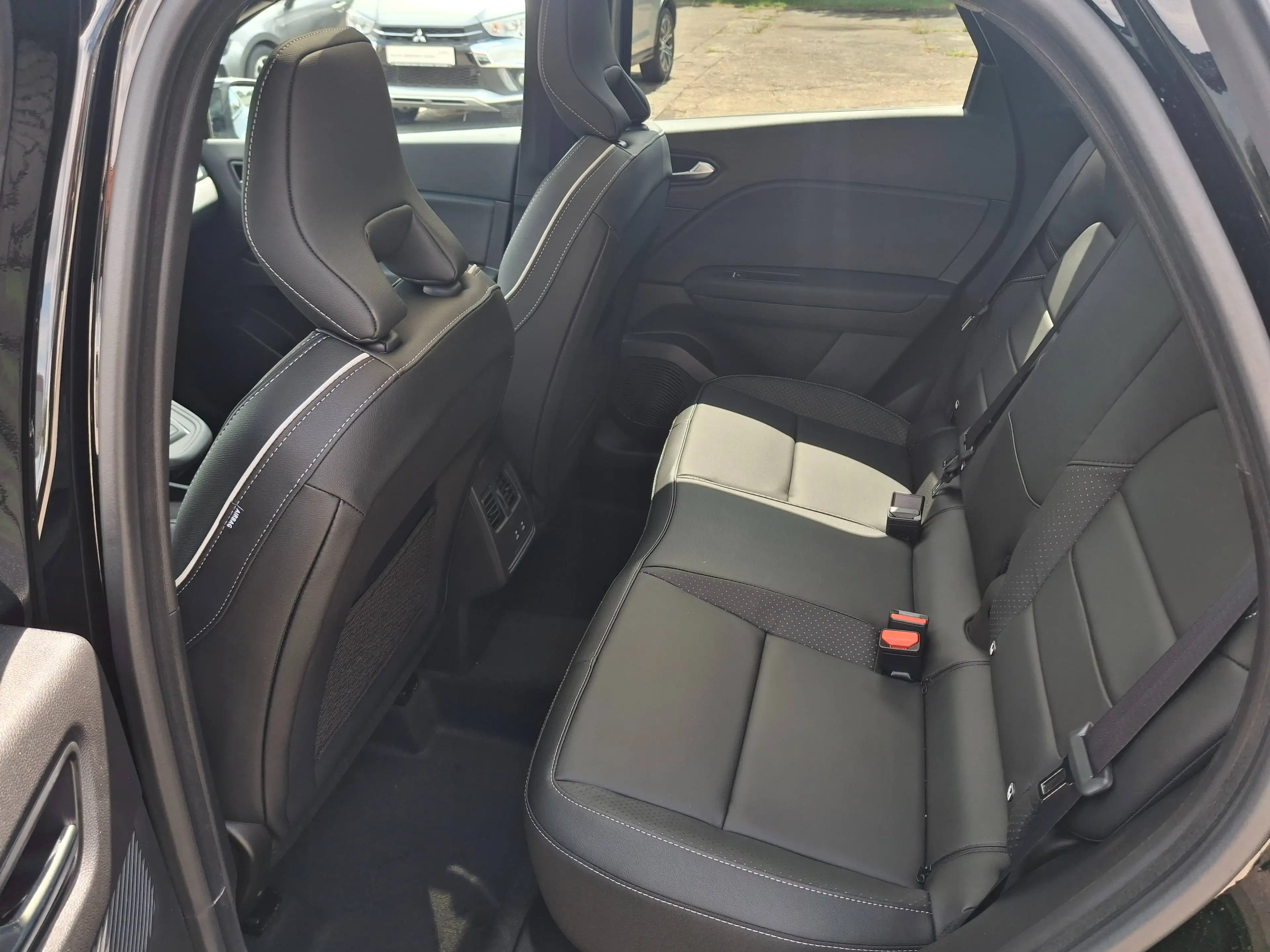 Mitsubishi Grandis 1,8 Hybrid Top — photo 11