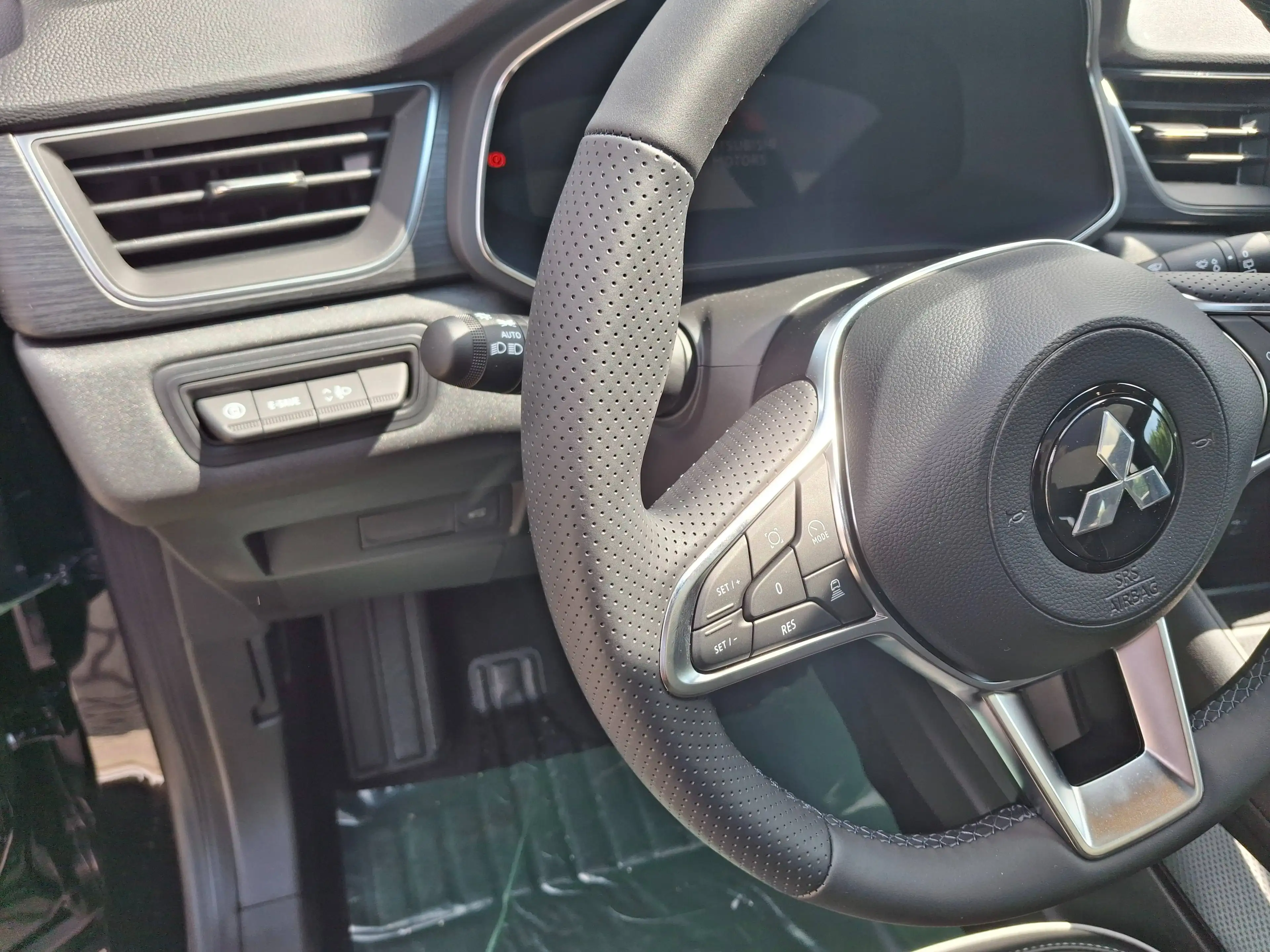 Mitsubishi Grandis 1,8 Hybrid Top — photo 8