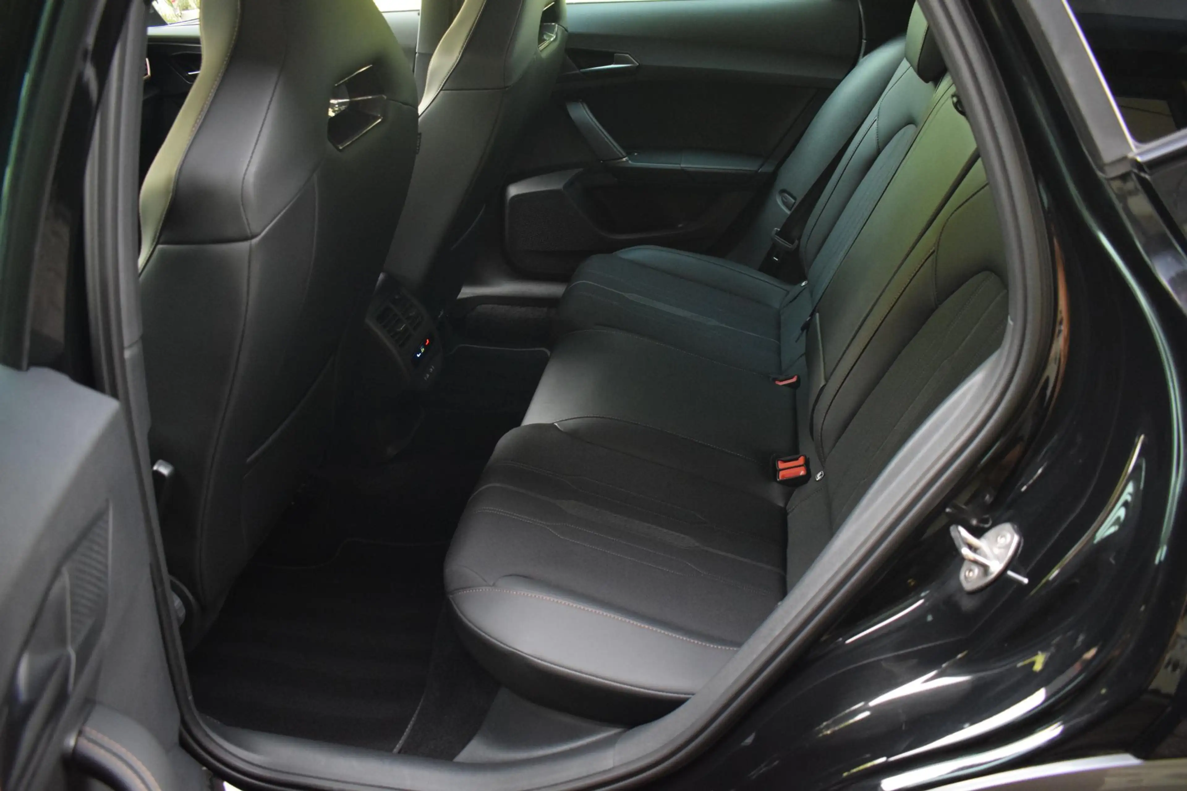 CUPRA Formentor 1.4 PHEV VZ 245PK Black Edition NAVI|CAMERA|19INCH — photo 28