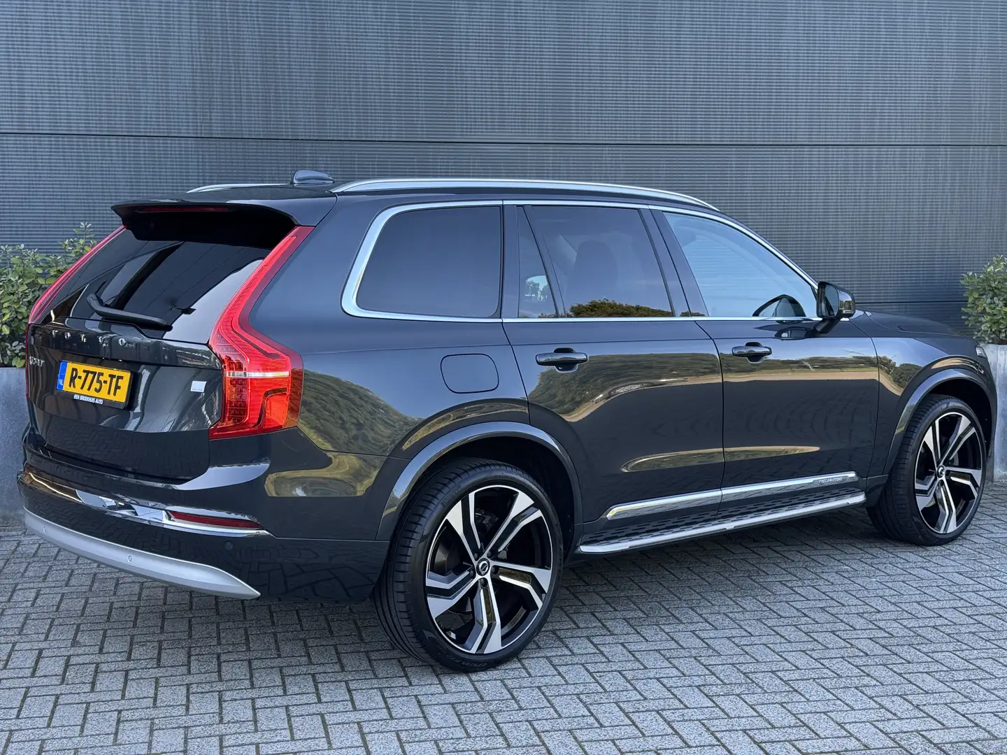 Volvo XC90 2.0 T8 Recharge AWD Inscription Exclusive | Luchtv Grau - 2