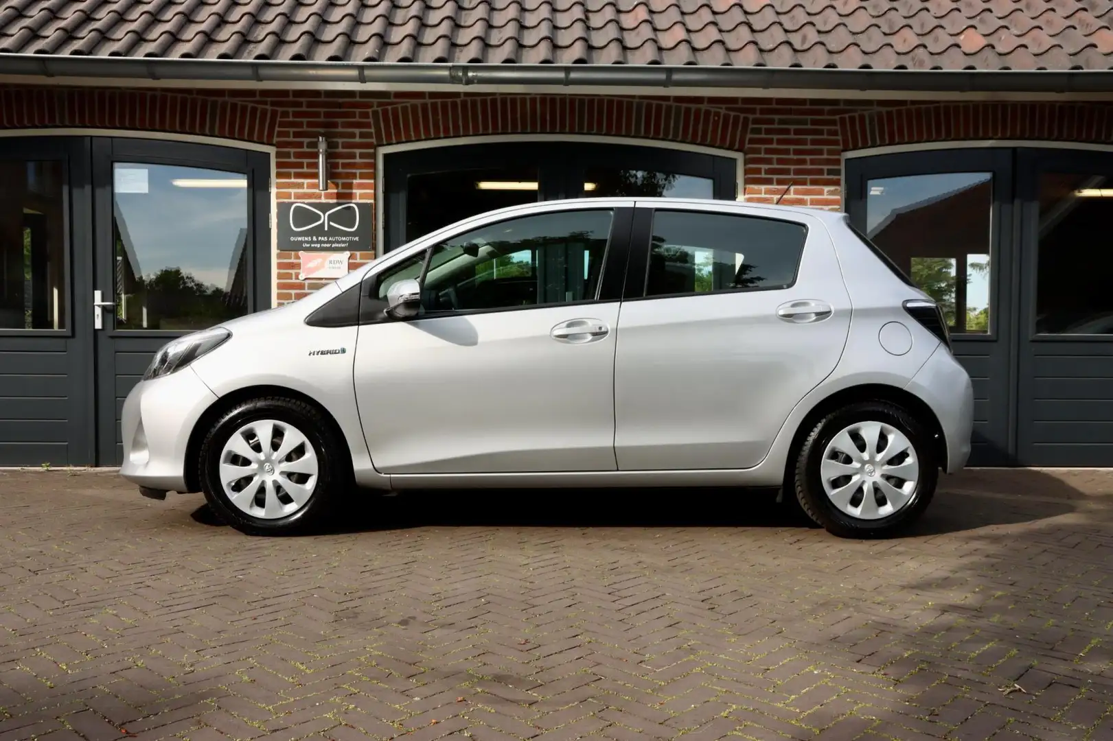 Toyota Yaris 1.5 Full Hybrid Comfort | CAMERA | AIRCO | LED - 2