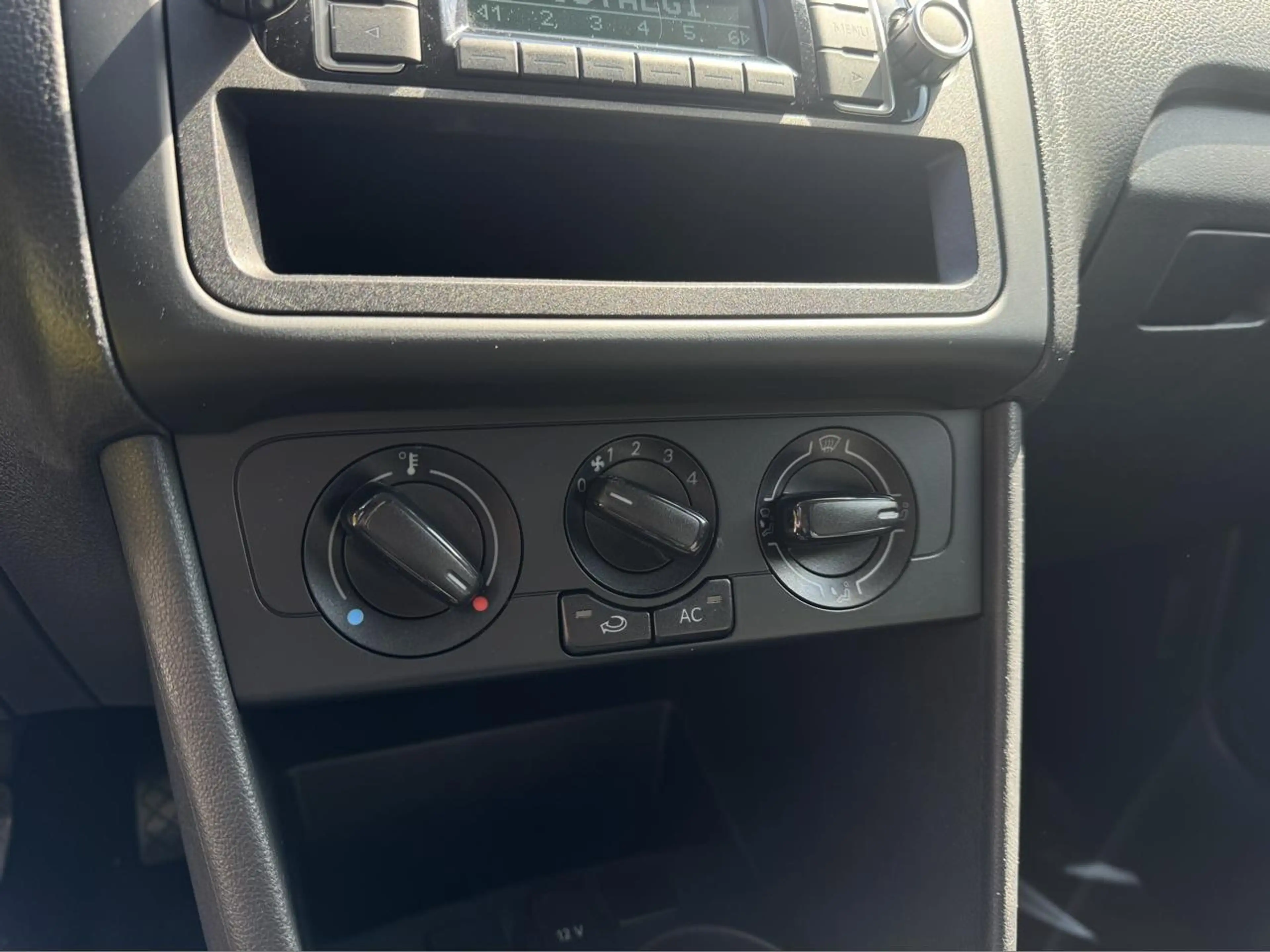 Volkswagen Polo 1.2i Trendline — photo 9