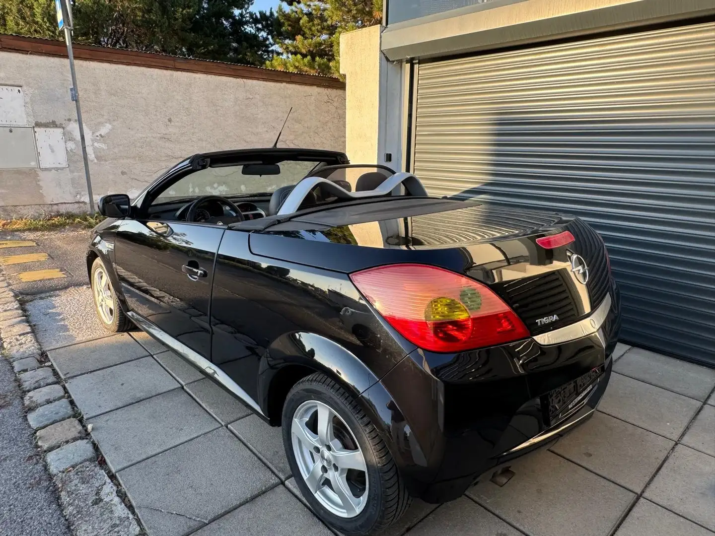 Opel Tigra TwinTop 1,4 Edition 90PS Sportpaket Sitzheizung Schwarz - 2
