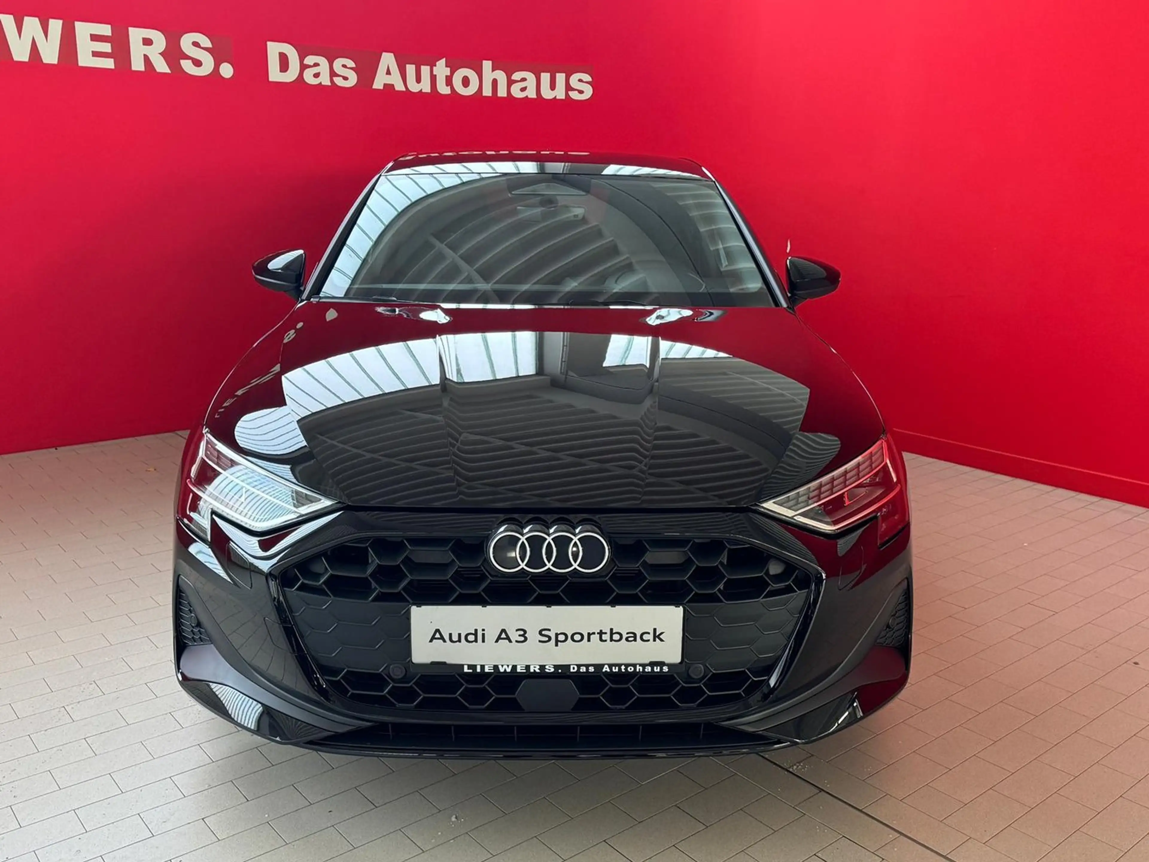 Audi A3 30 TFSI — photo 2