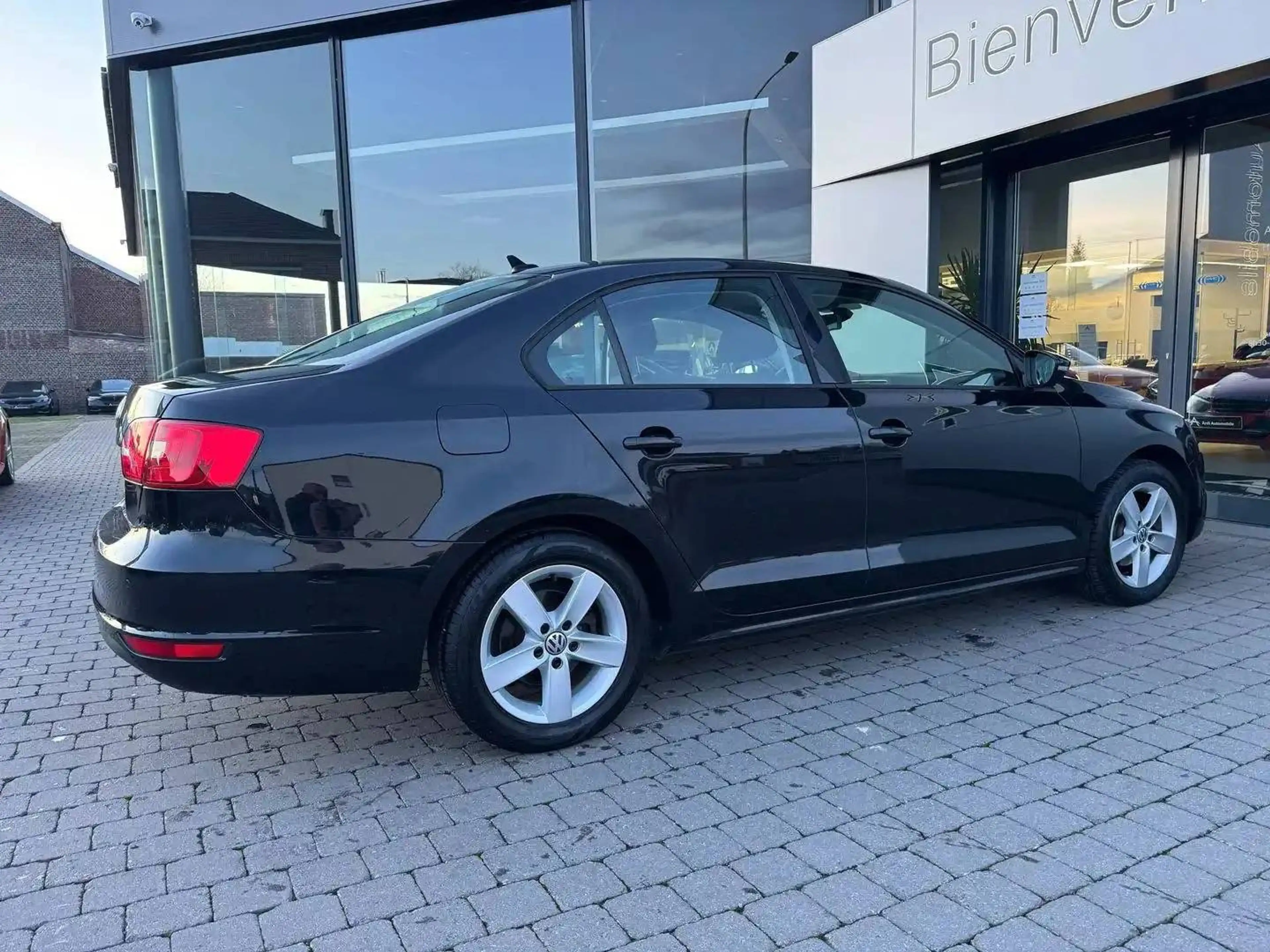 Volkswagen Jetta 1.6 TDi *GARANTIE 12 MOIS*1er PROPRIETAIRE* — photo 13