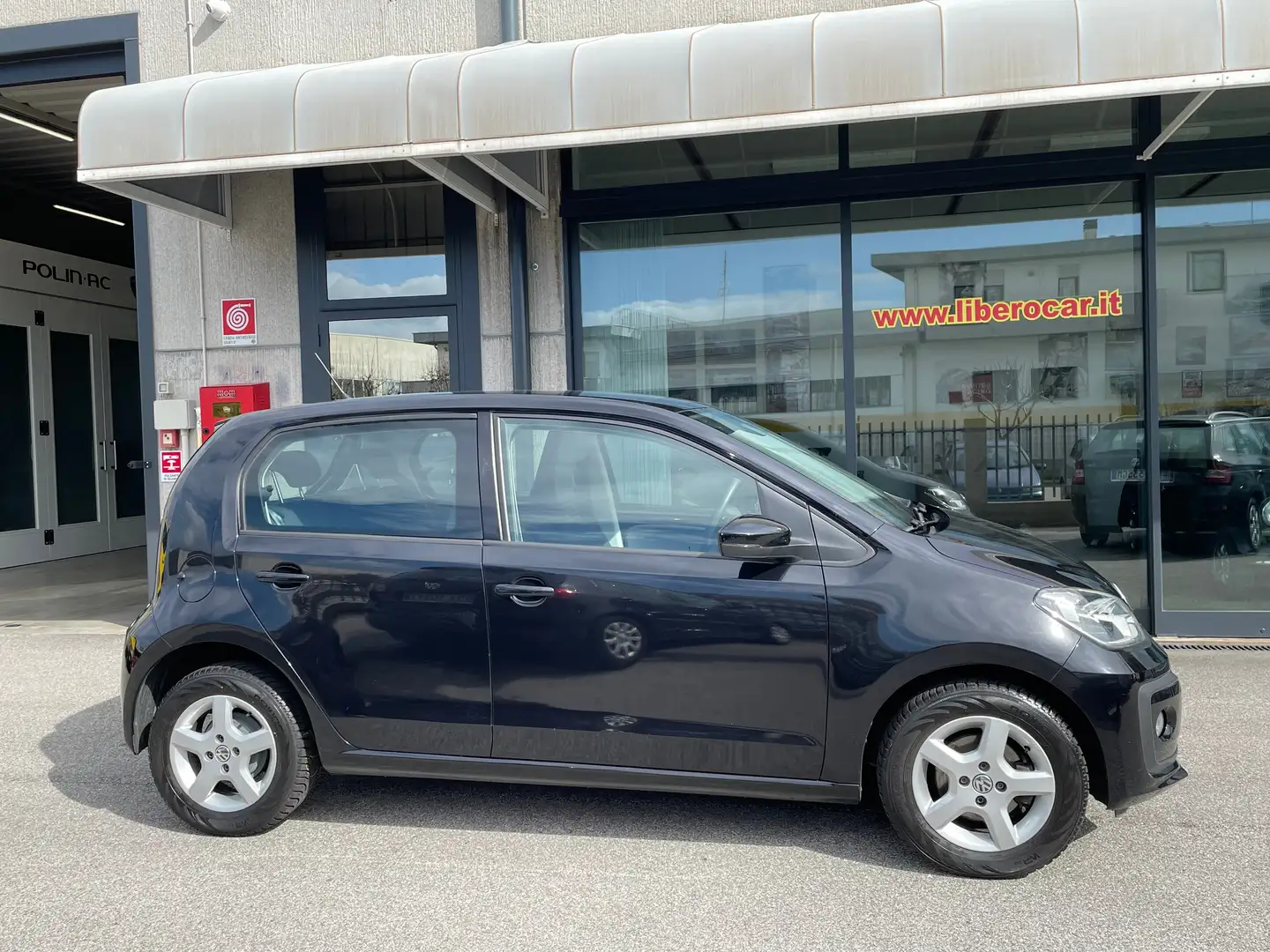 Volkswagen up! VOLKSWAGEN UP 1.0 Benzina – NEOPATENTATI Zwart - 1