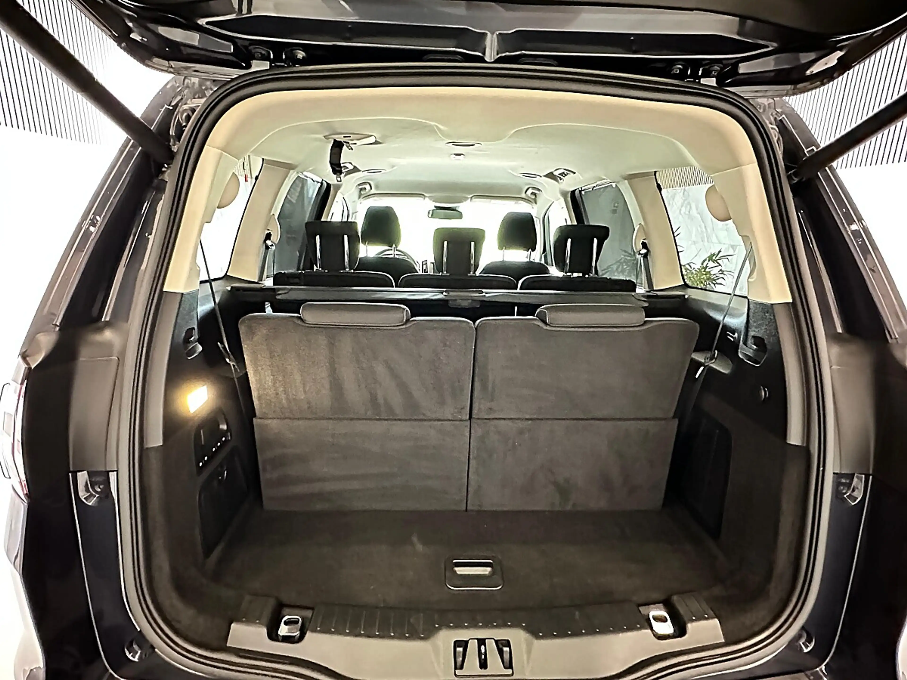 Ford Galaxy 2,0 EcoBlue SCR AWD Titanium Aut.  7 Sitze, 19-... — photo 6