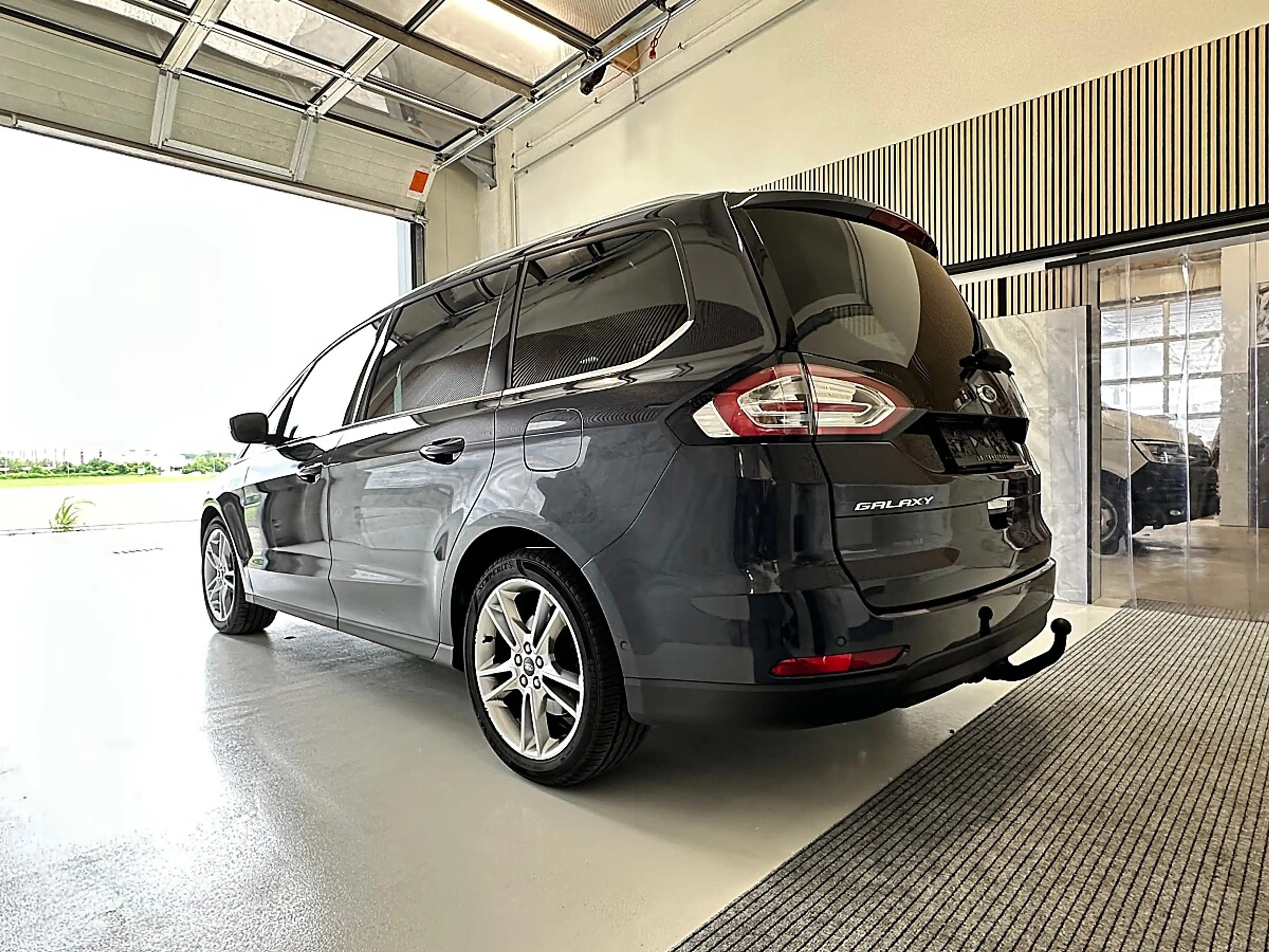 Ford Galaxy 2,0 EcoBlue SCR AWD Titanium Aut.  7 Sitze, 19-... — photo 3