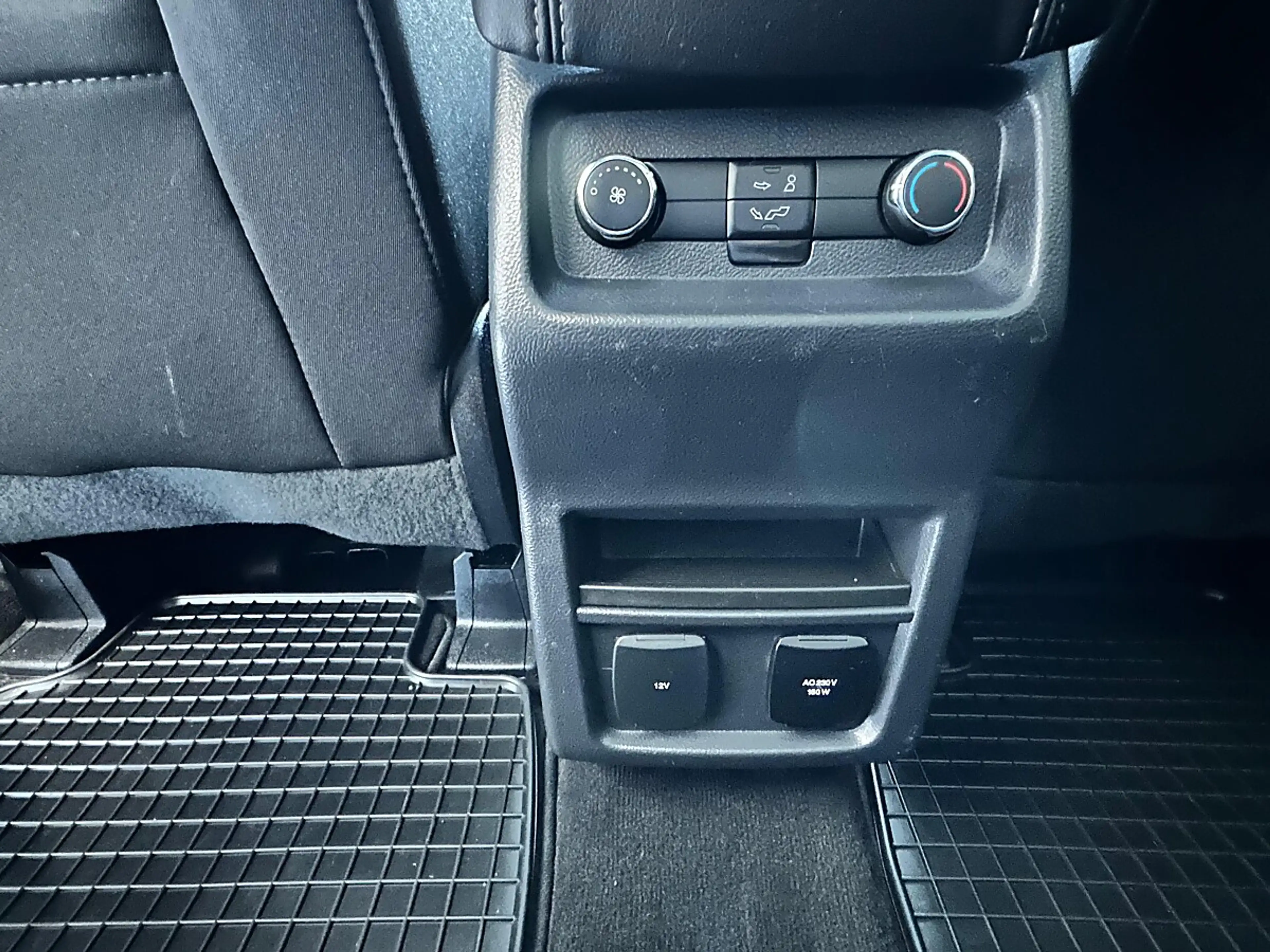 Ford Galaxy 2,0 EcoBlue SCR AWD Titanium Aut.  7 Sitze, 19-... — photo 11