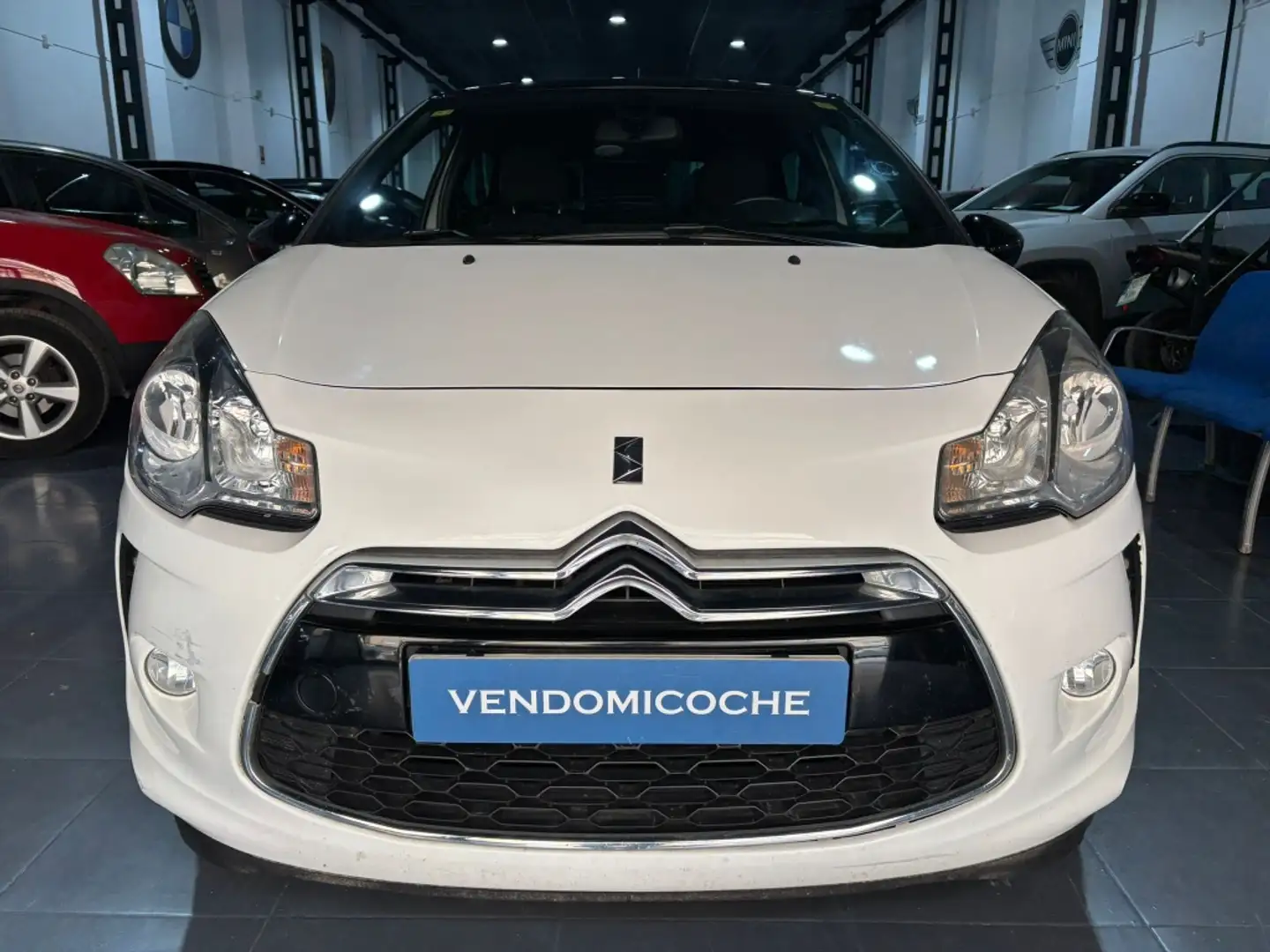 DS Automobiles DS 3 1.2 PureTech S&S Black Lézard 110 Blanc - 1