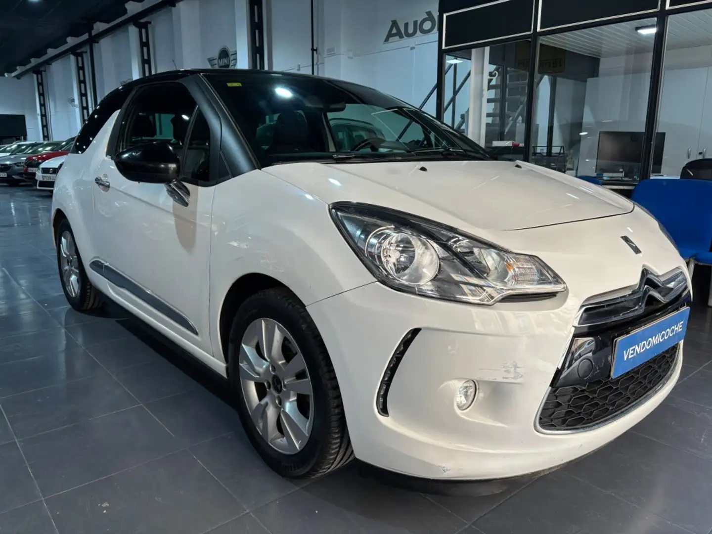 DS Automobiles DS 3 1.2 PureTech S&S Black Lézard 110 Blanc - 2