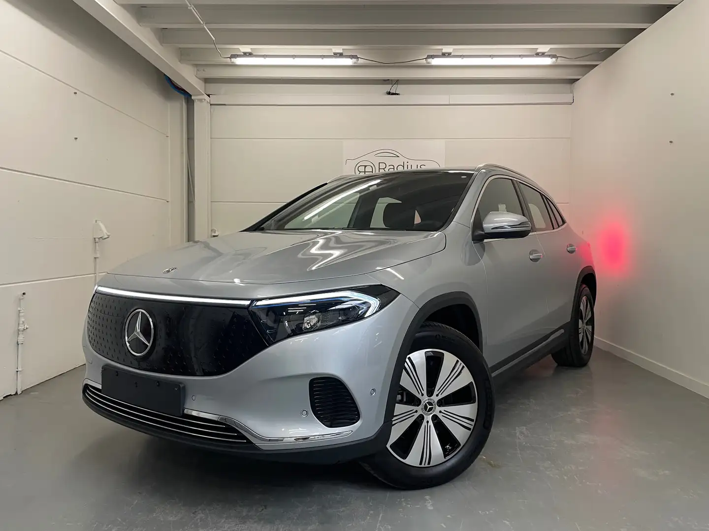 Mercedes-Benz EQA 350 EQA 350 4Matic Zilver - 1