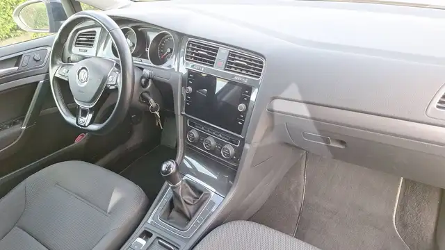 Volkswagen Golf view 10