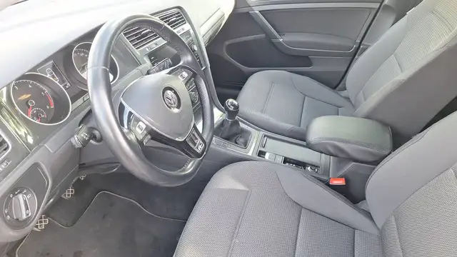 Volkswagen Golf view 8