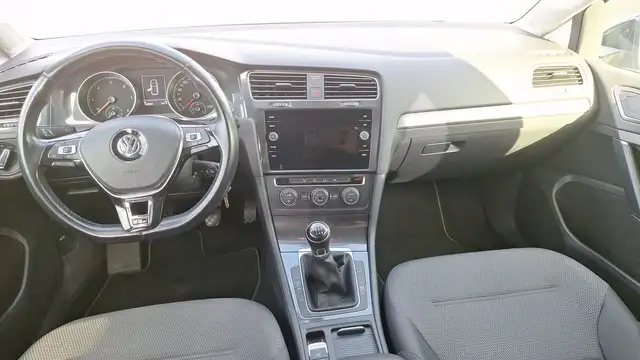 Volkswagen Golf view 11