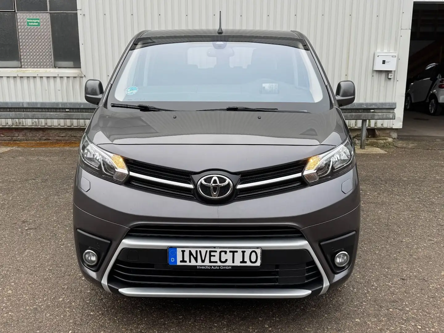 Toyota Proace Verso L2 Shuttle Comfort 9 Sitzer Leder Grau - 2