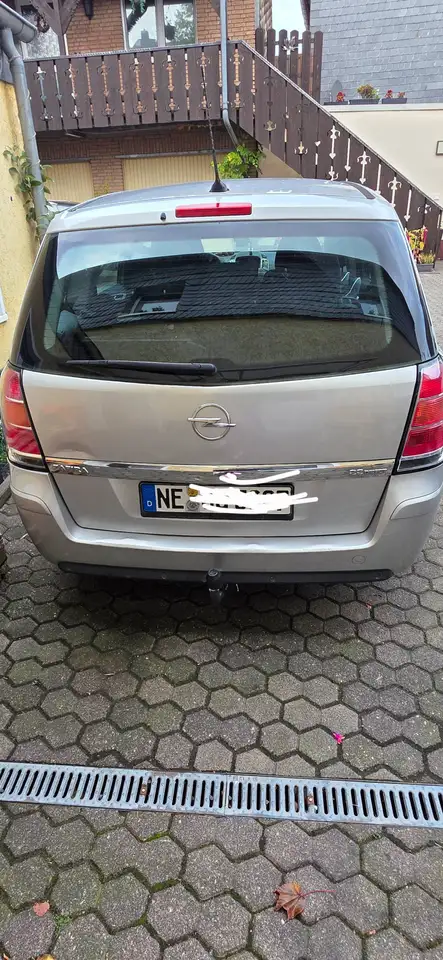Opel Zafira Zafira 2.2 Automatik Sport — photo 1 of 14