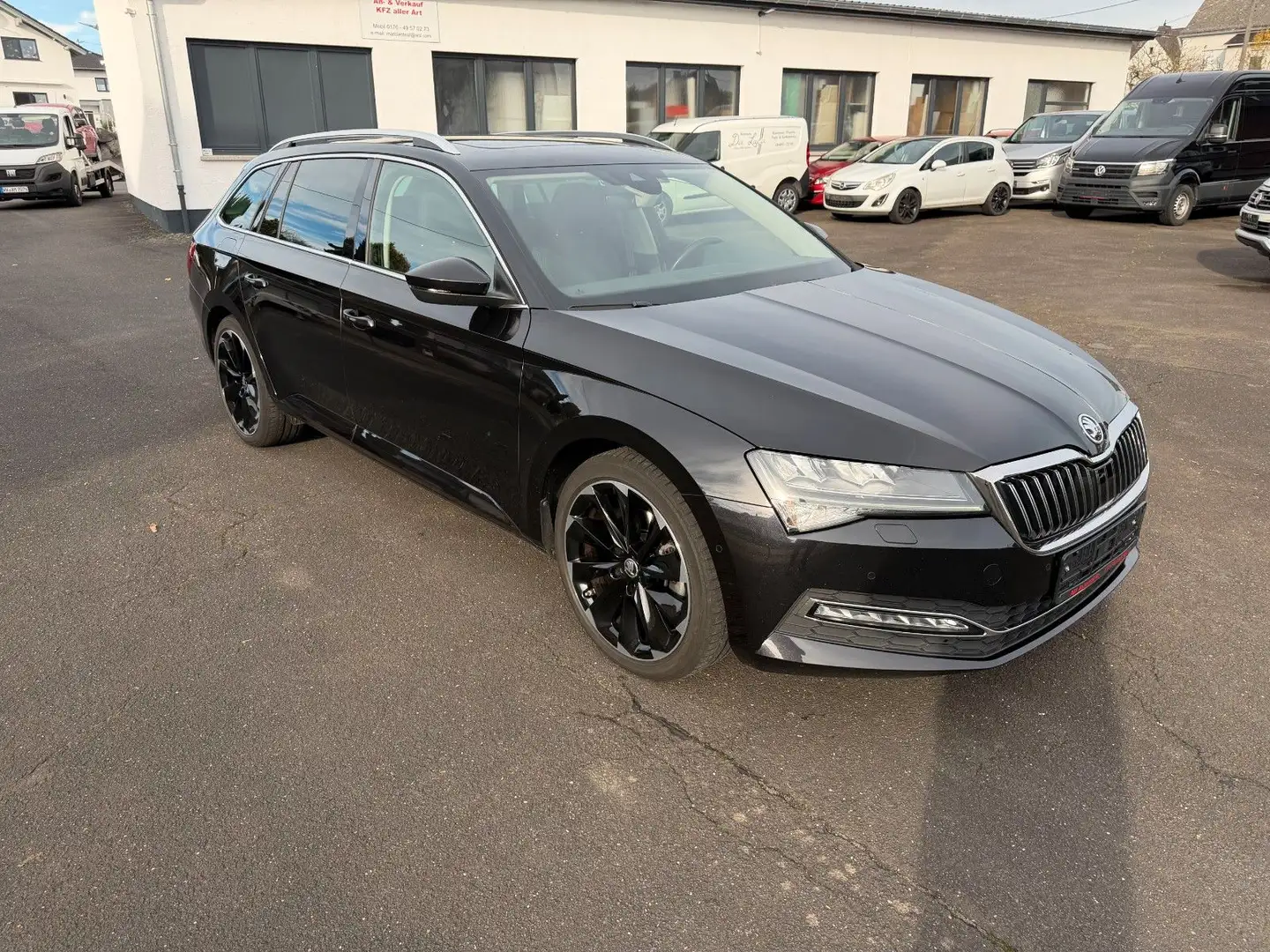 Skoda Superb Combi 4x4 Standheiz.+AHK+Pano+E.Sitze+19" Schwarz - 2