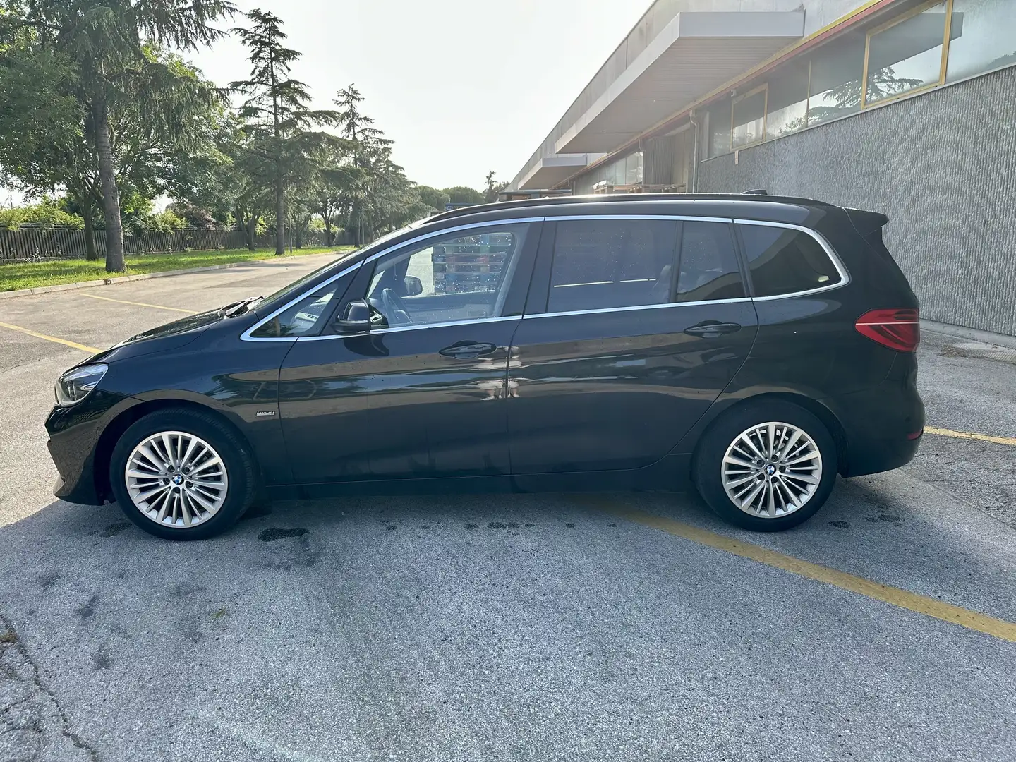 BMW 216 216d Gran Tourer Luxury 7p.ti auto MY 2019 Siyah - 2