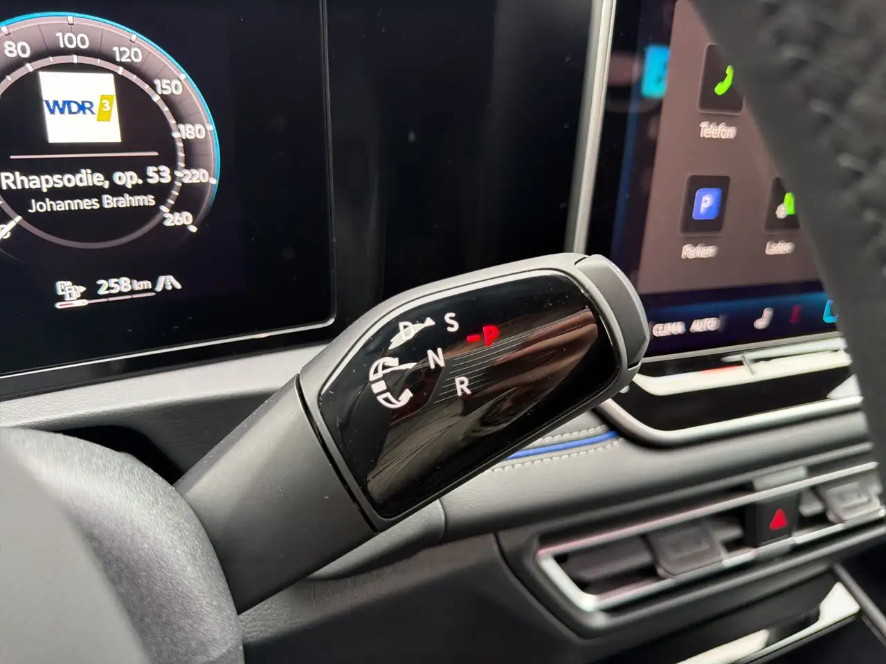 Volkswagen Tiguan R-Line eHybrid AHK Pano 20" TravelAss. IQ.Light... 9