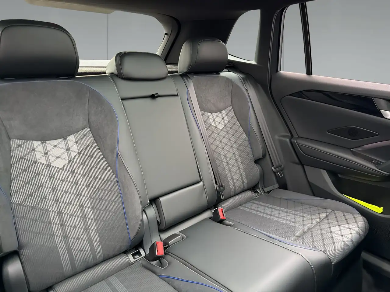 Volkswagen Tiguan R-Line eHybrid AHK Pano 20" TravelAss. IQ.Light... 4