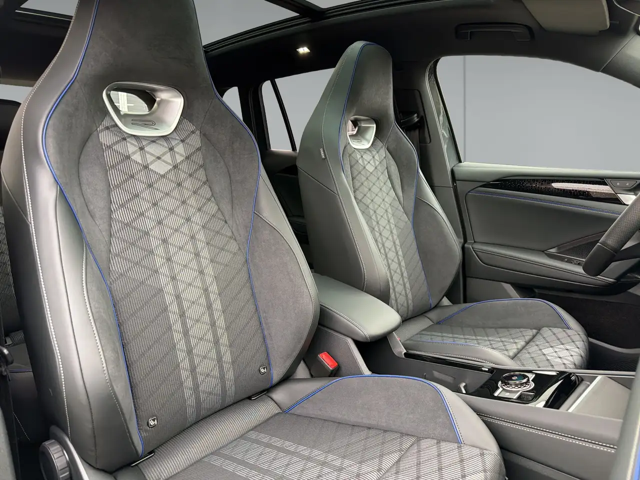 Volkswagen Tiguan R-Line eHybrid AHK Pano 20" TravelAss. IQ.Light... 6