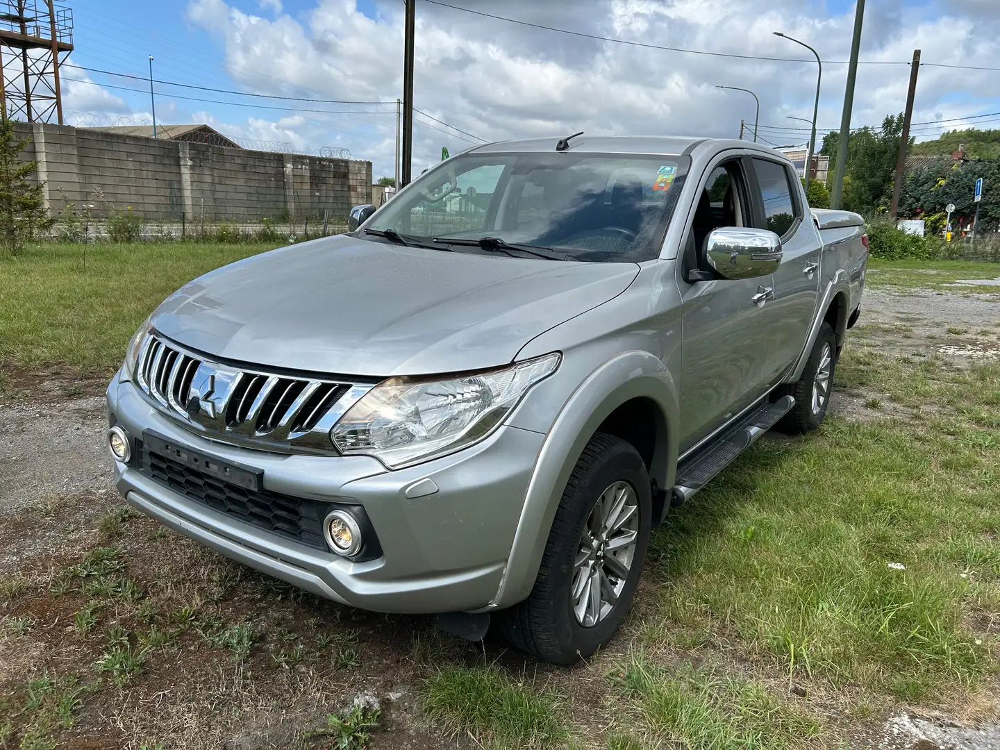 Mitsubishi L200 2.4 DID Argent - 1