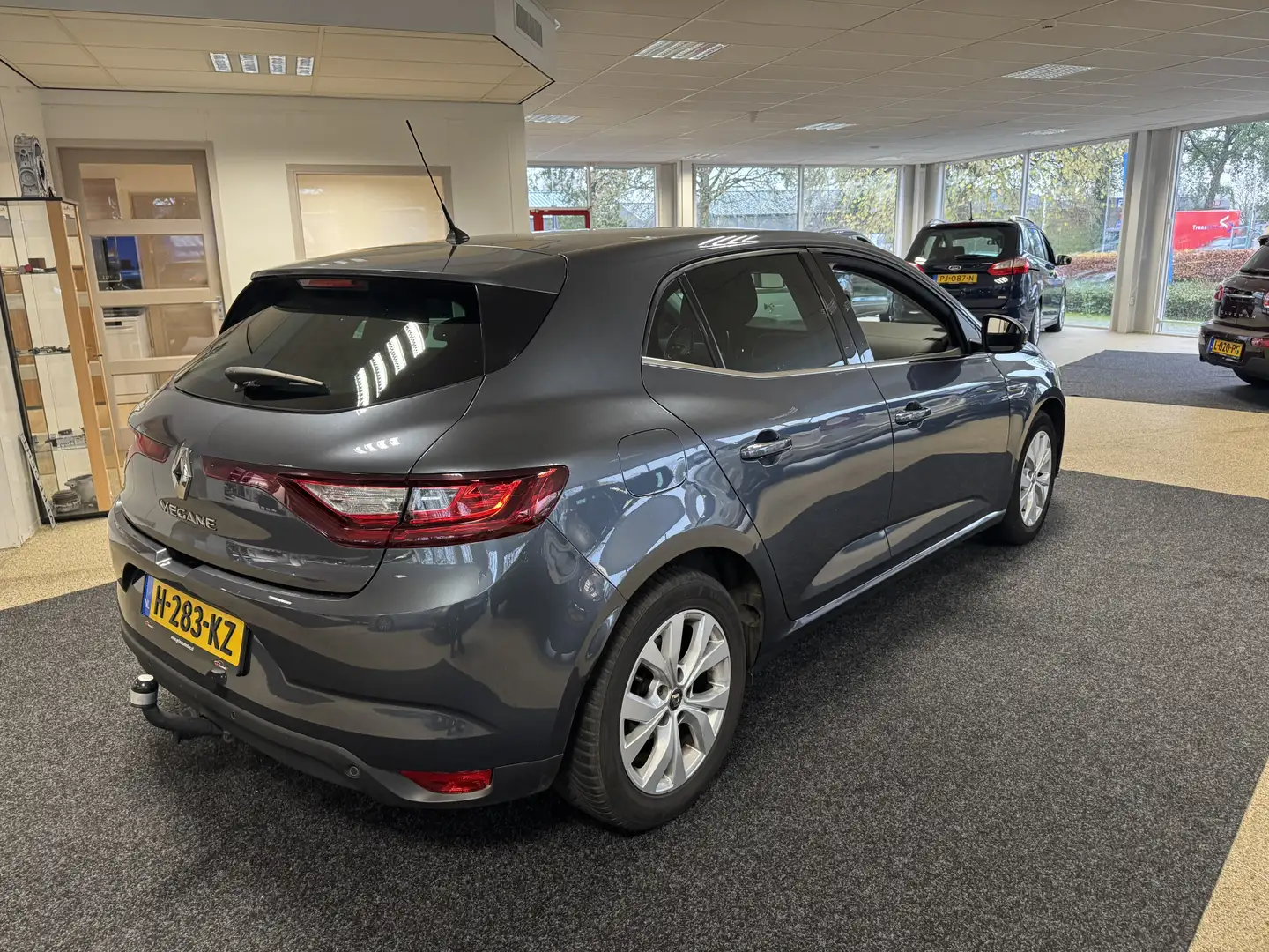 Renault Megane 1.3 TCe Limited automaat Gris - 2