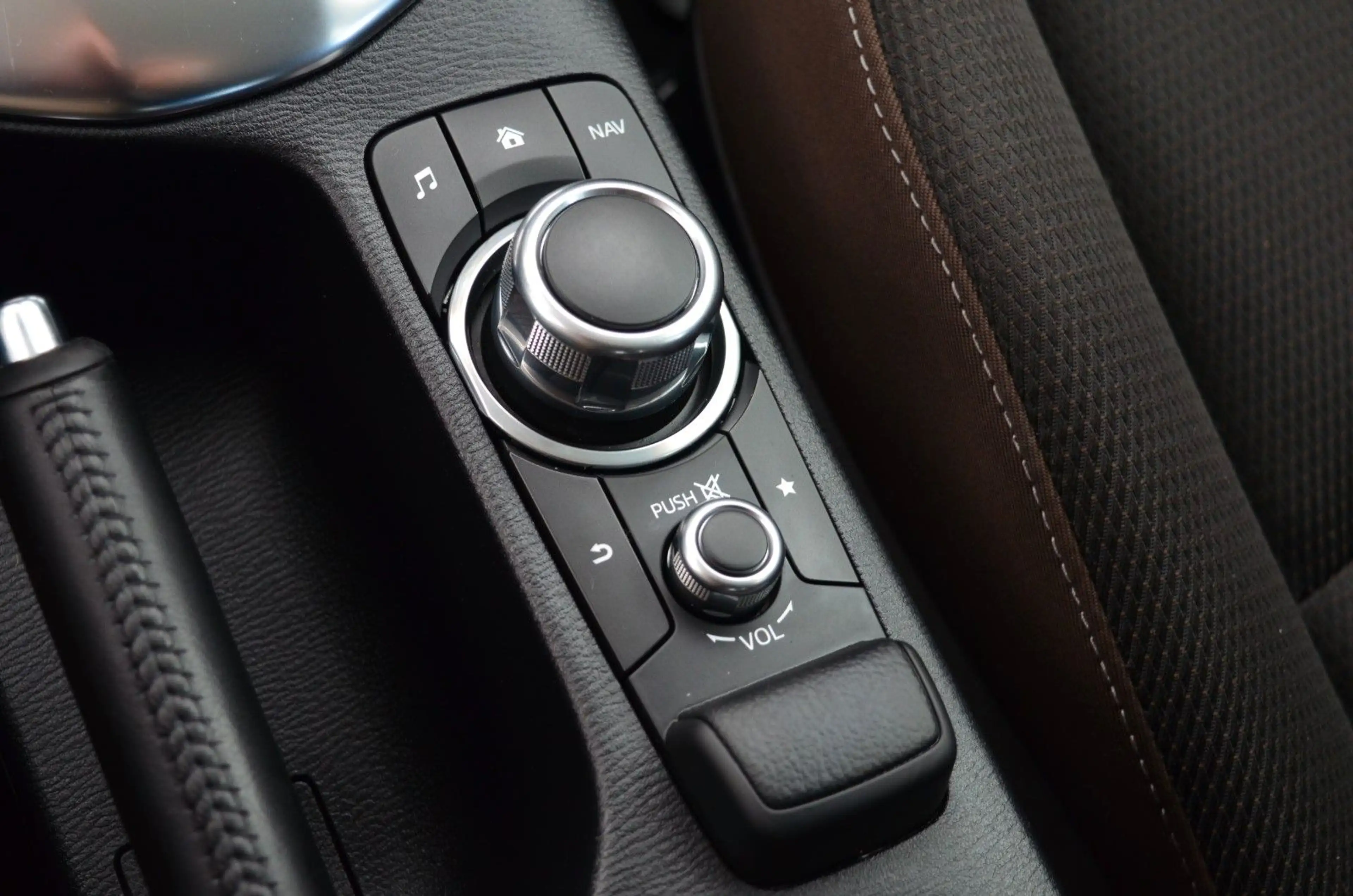Mazda 2 Lim. Kizoku | Navi | PDC+Kamera | Sitzheizung — photo 24