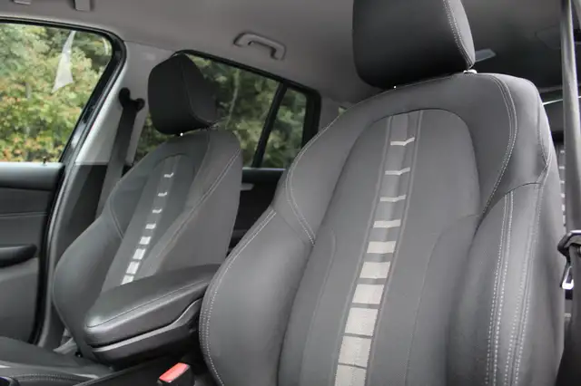 BMW 2 Series view 10