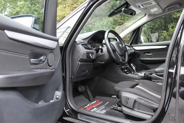 BMW 2 Series view 9