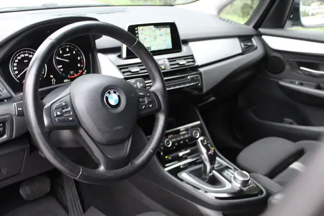 BMW 2 Series view 6