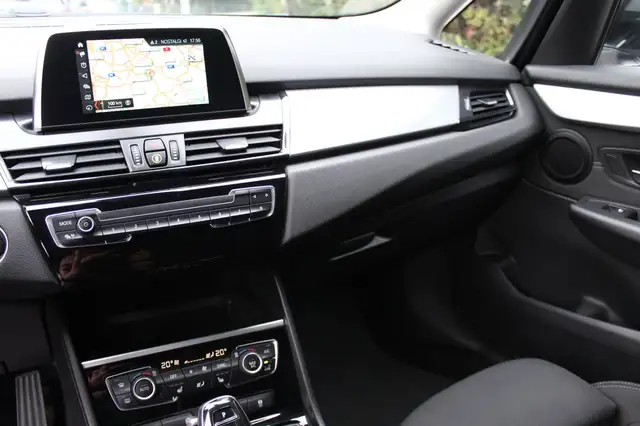 BMW 2 Series view 12