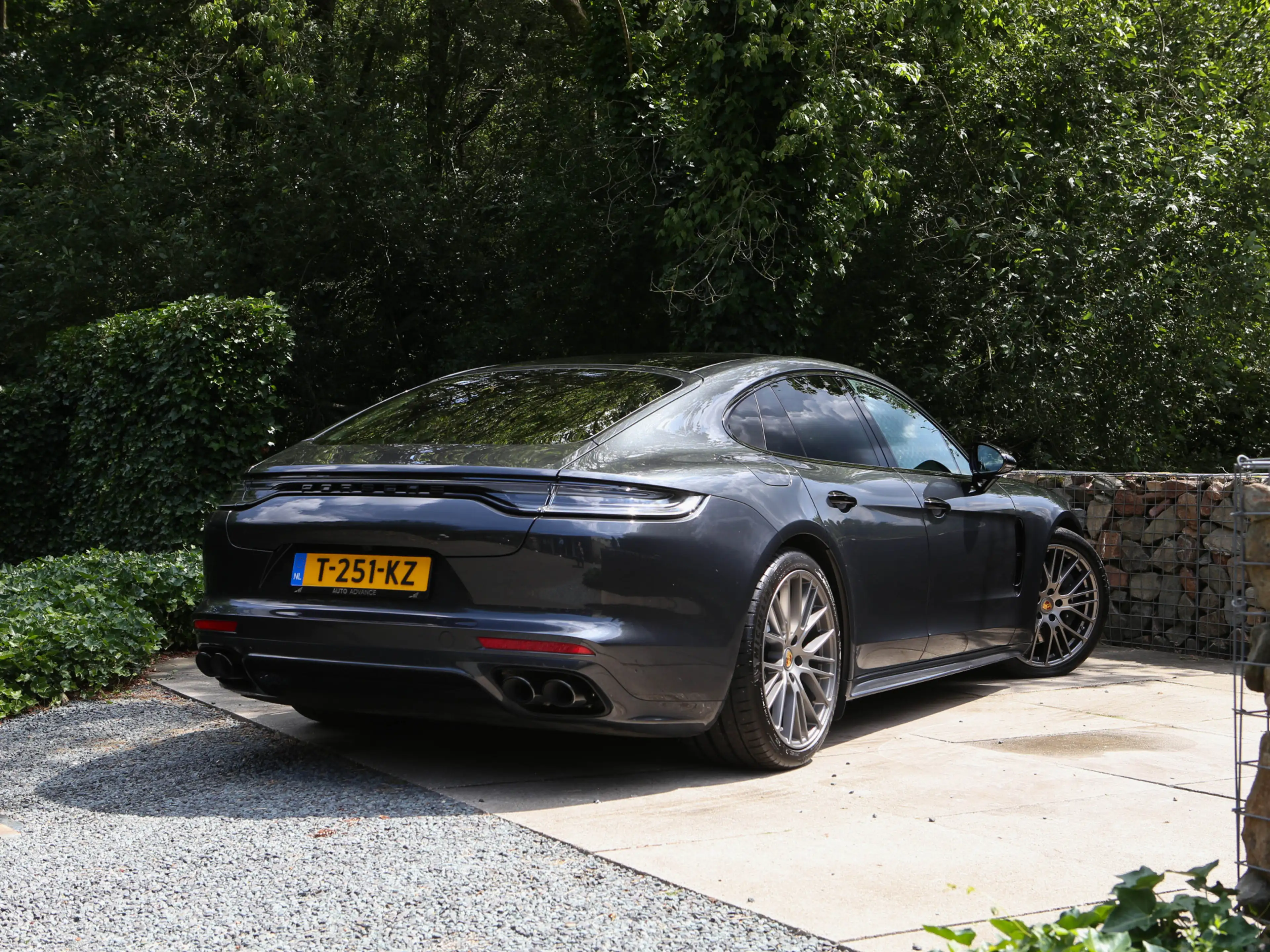 Porsche Panamera 4 E-Hybrid Platinum Edition — photo 3