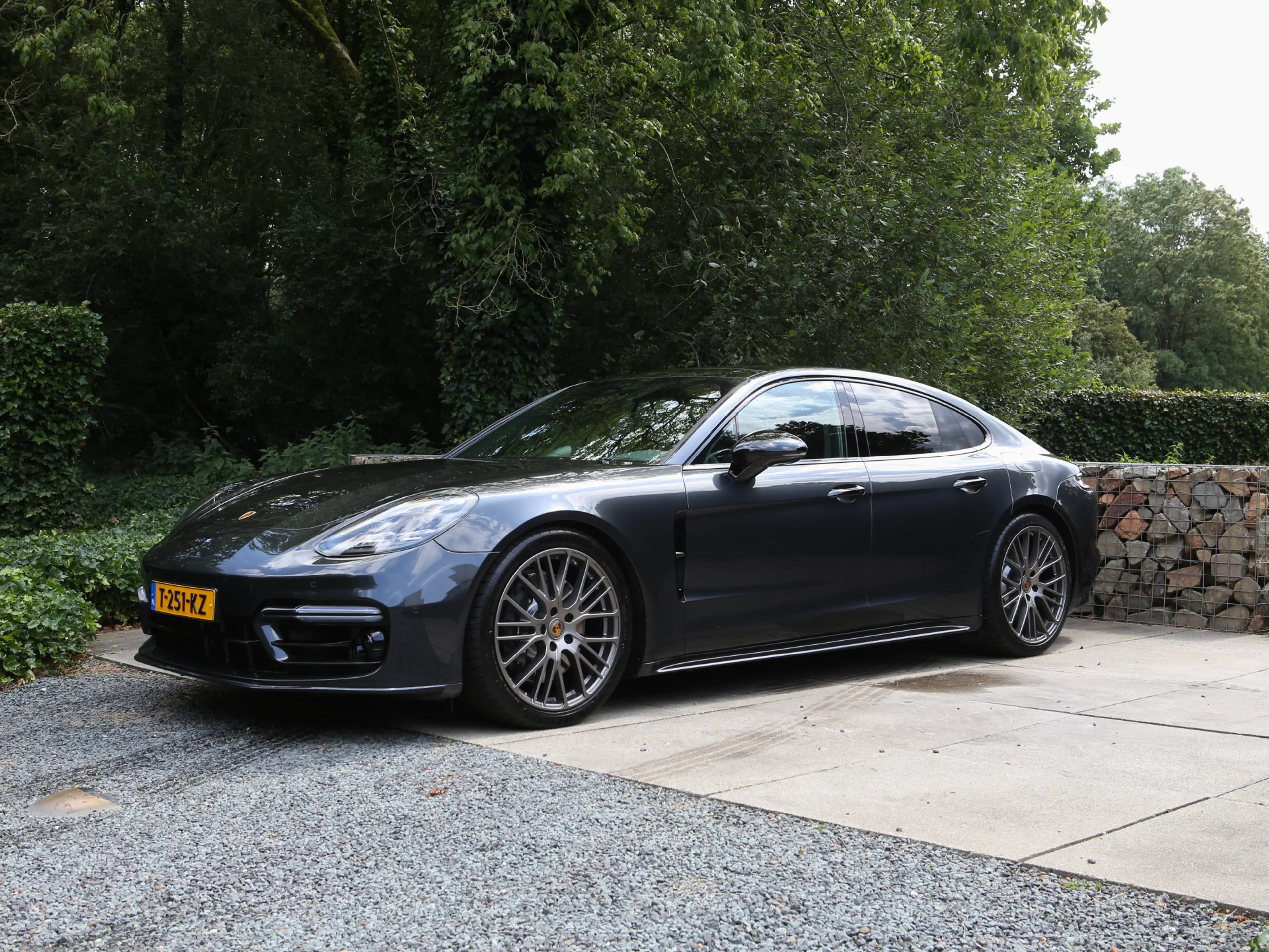 Porsche Panamera 4 E-Hybrid Platinum Edition — photo 9