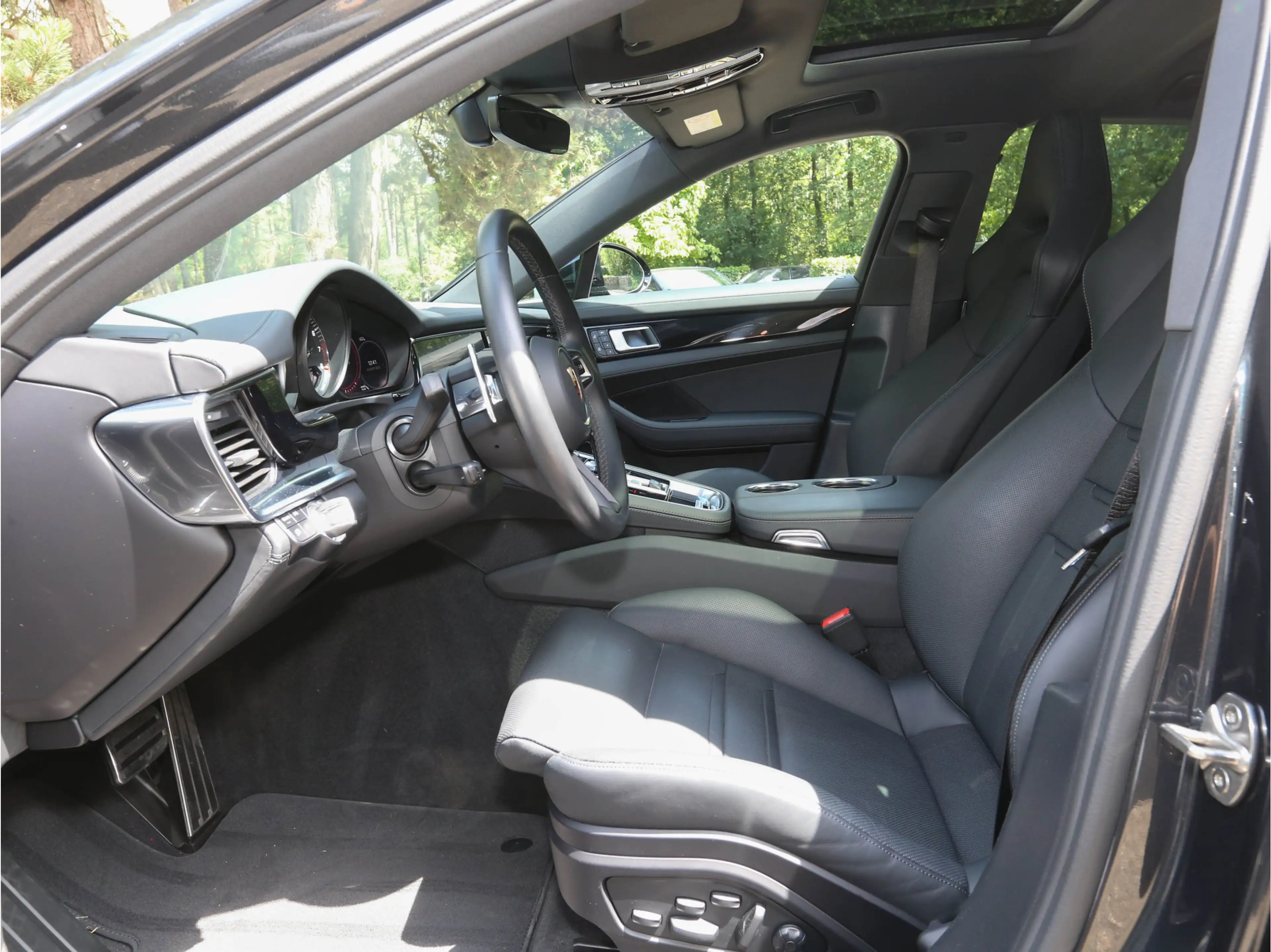 Porsche Panamera 4 E-Hybrid Platinum Edition — photo 8