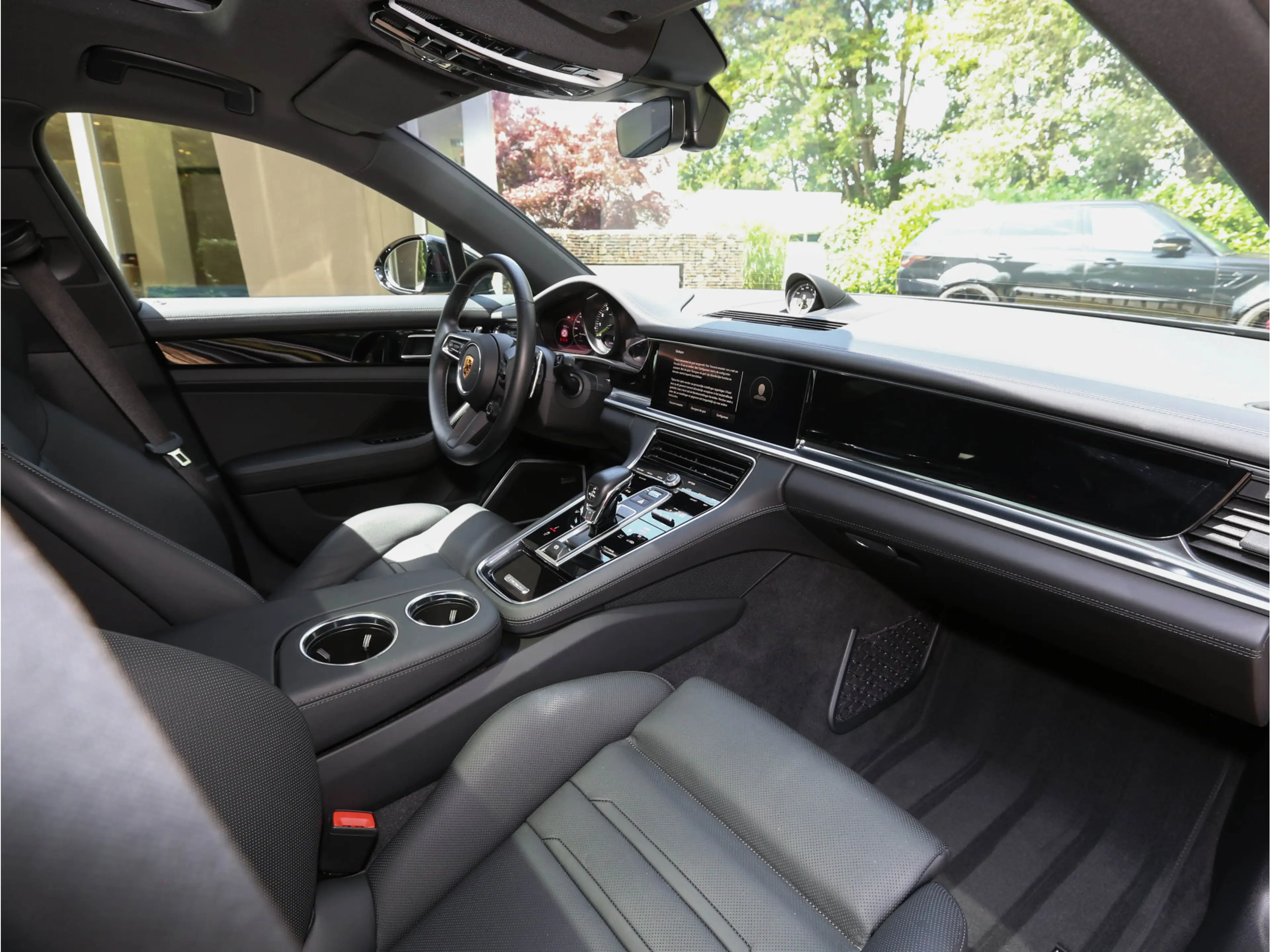 Porsche Panamera 4 E-Hybrid Platinum Edition — photo 2