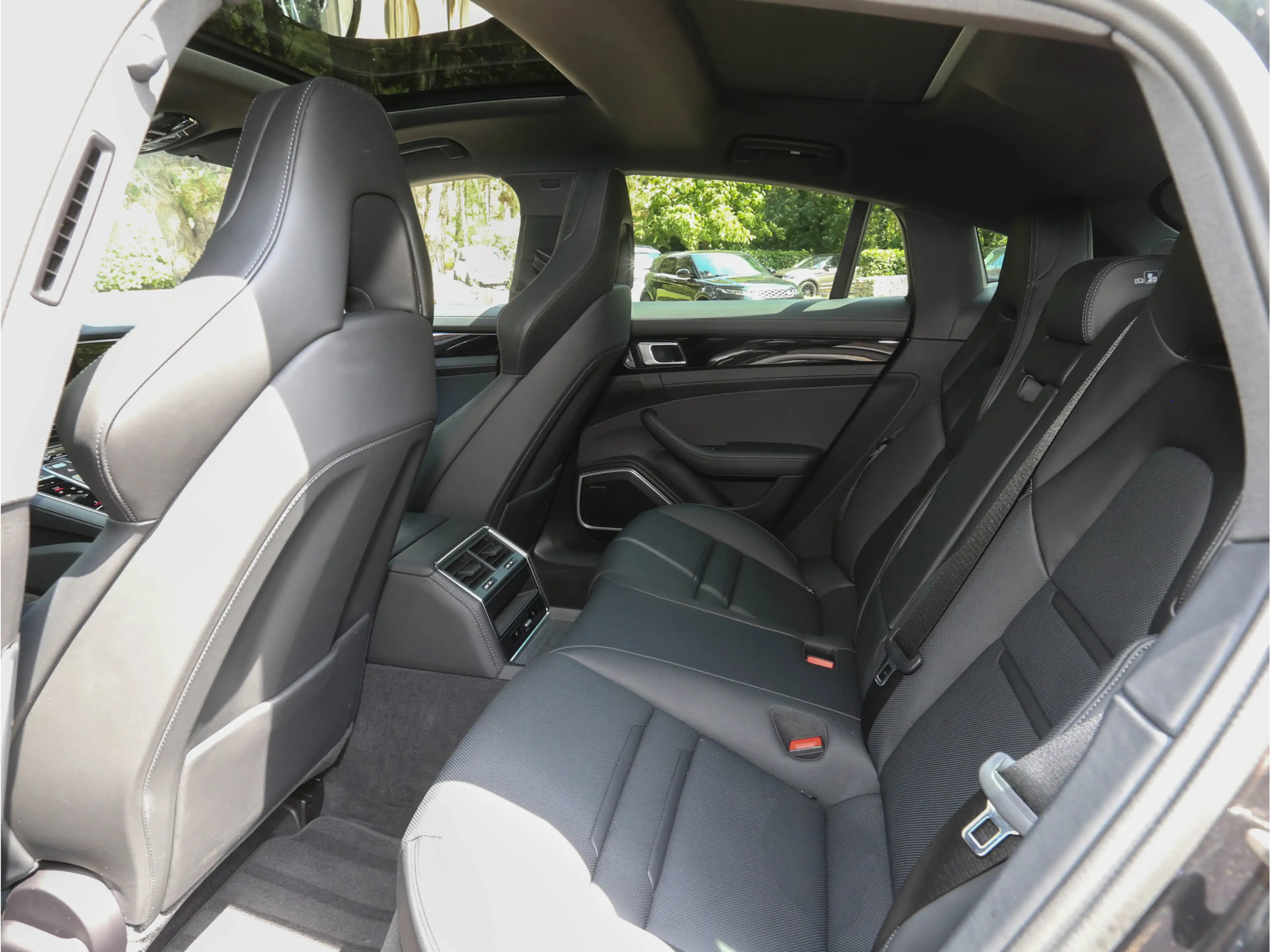 Porsche Panamera 4 E-Hybrid Platinum Edition — photo 13