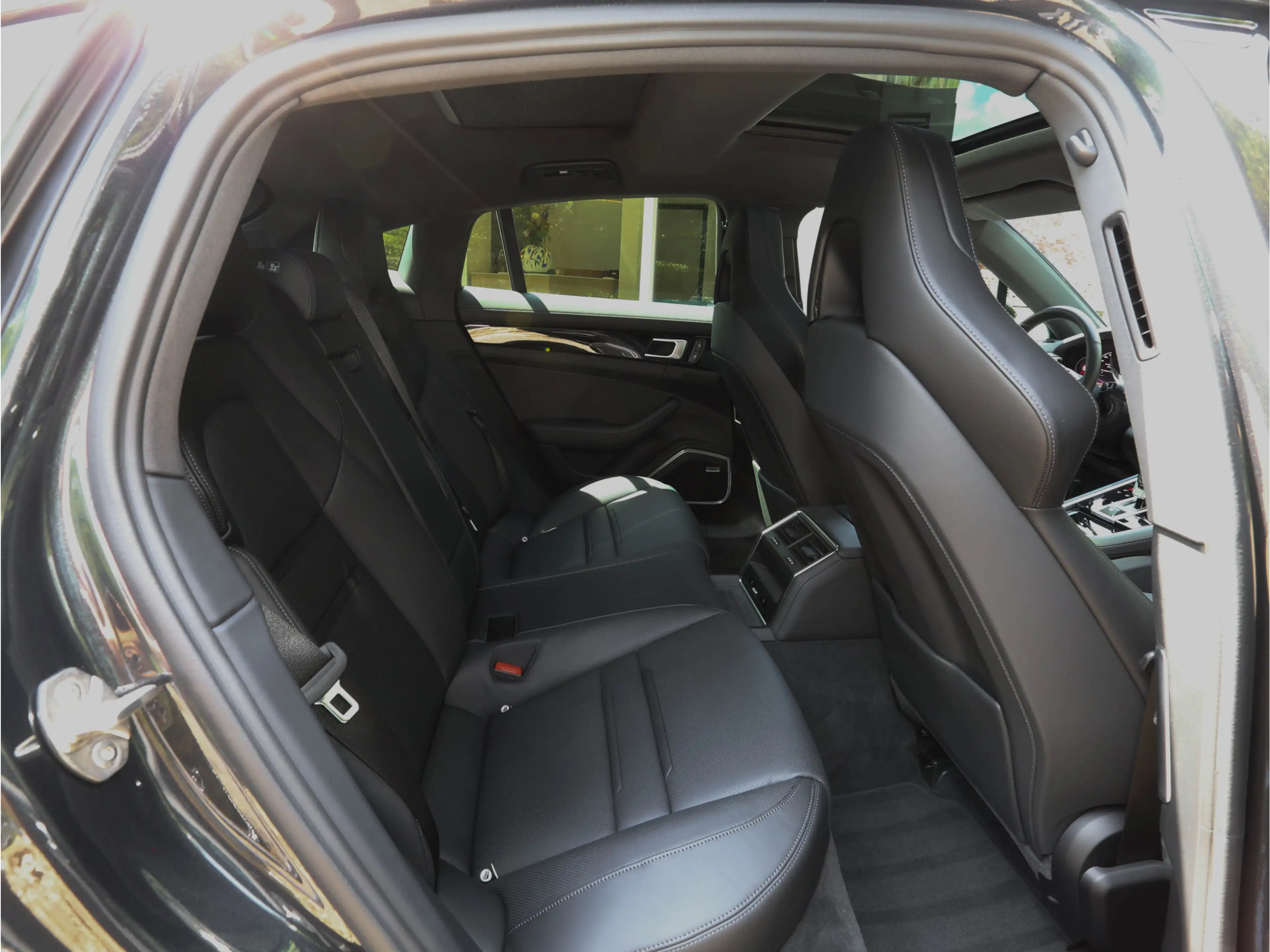 Porsche Panamera 4 E-Hybrid Platinum Edition — photo 16