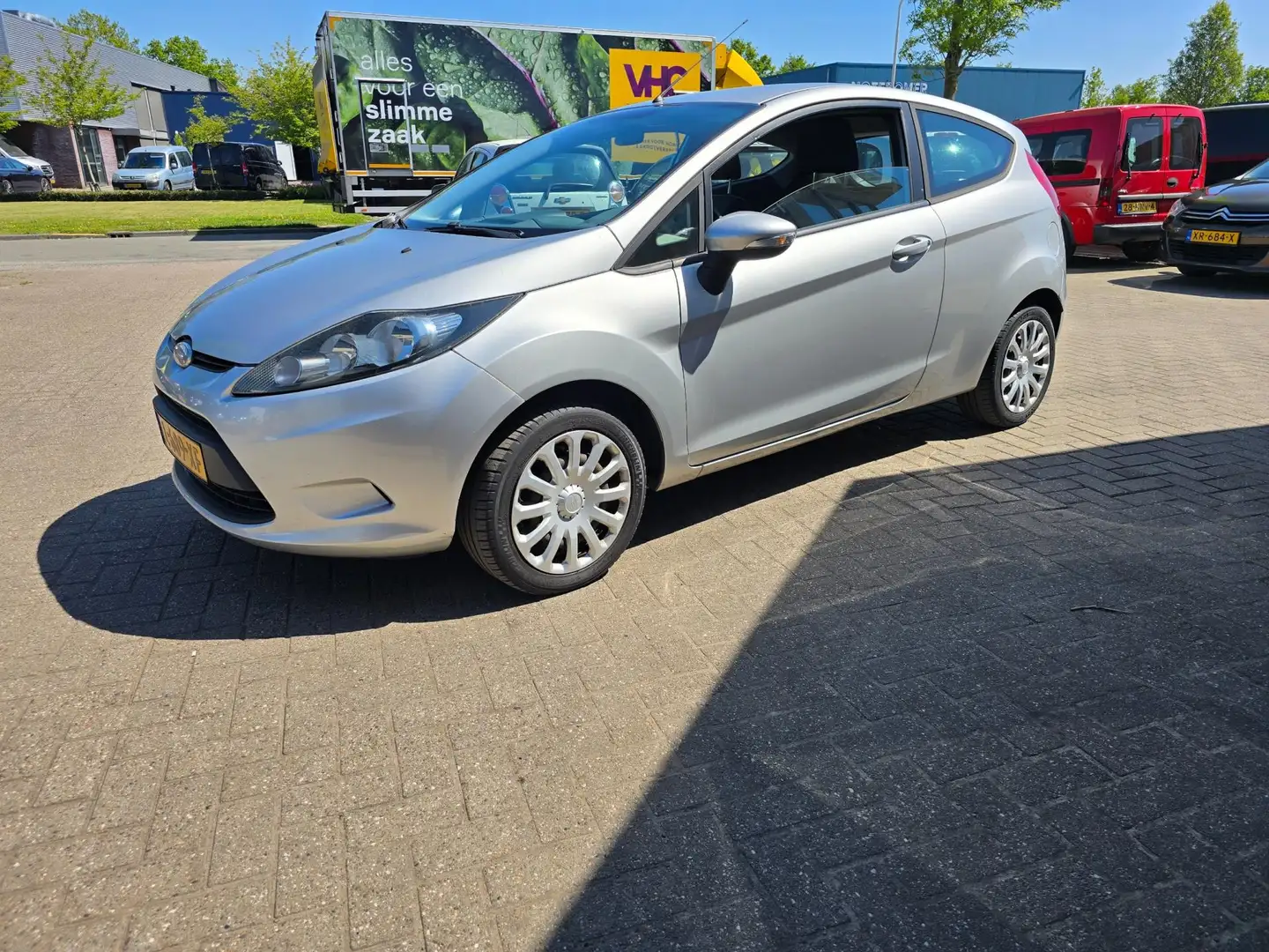 Ford Fiesta 1.25 Trend Grijs - 1
