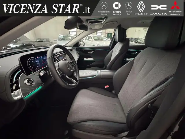 Mercedes-Benz E-Class view 4