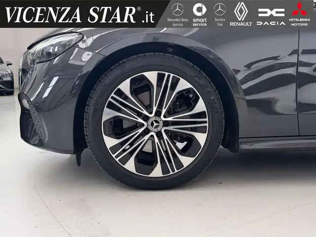 Mercedes-Benz E-Class view 3